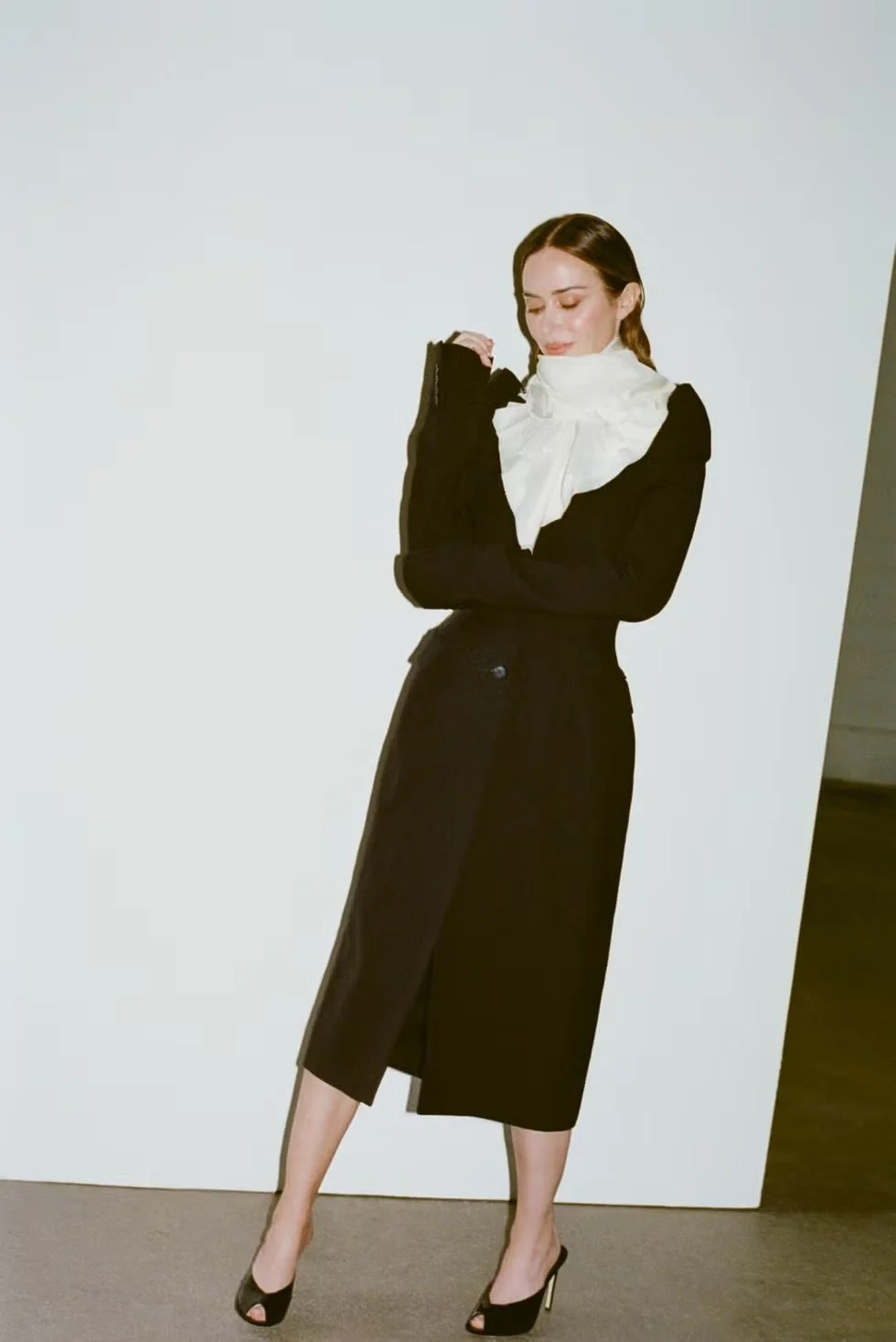 elm120125wlemilyblunt-001-6908c92e76fff.jpg