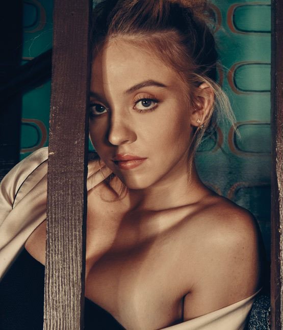 1Schon_Magazine_-sydneysweeney-7-1000x647.jpg