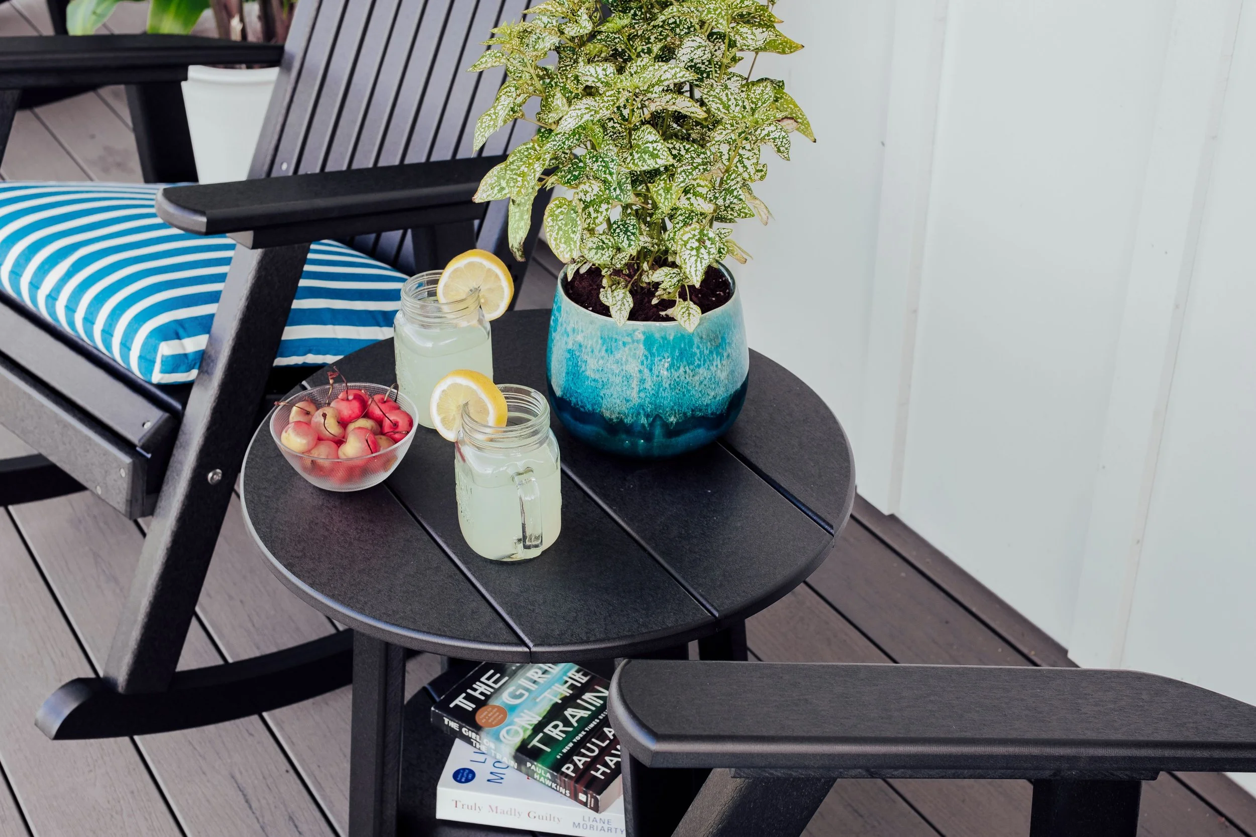 Poly Deluxe End Table (Black).jpg