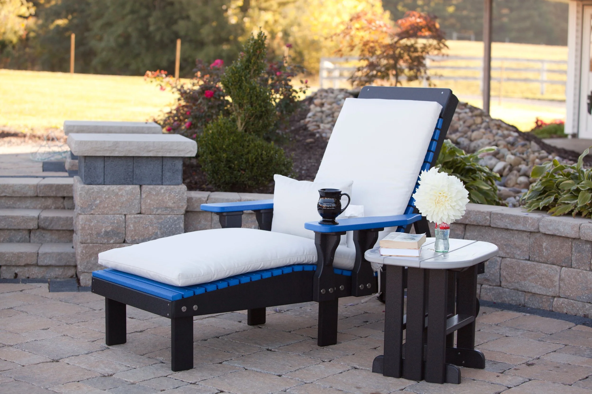 Poly Lounge Chair (Blue & Black).jpg