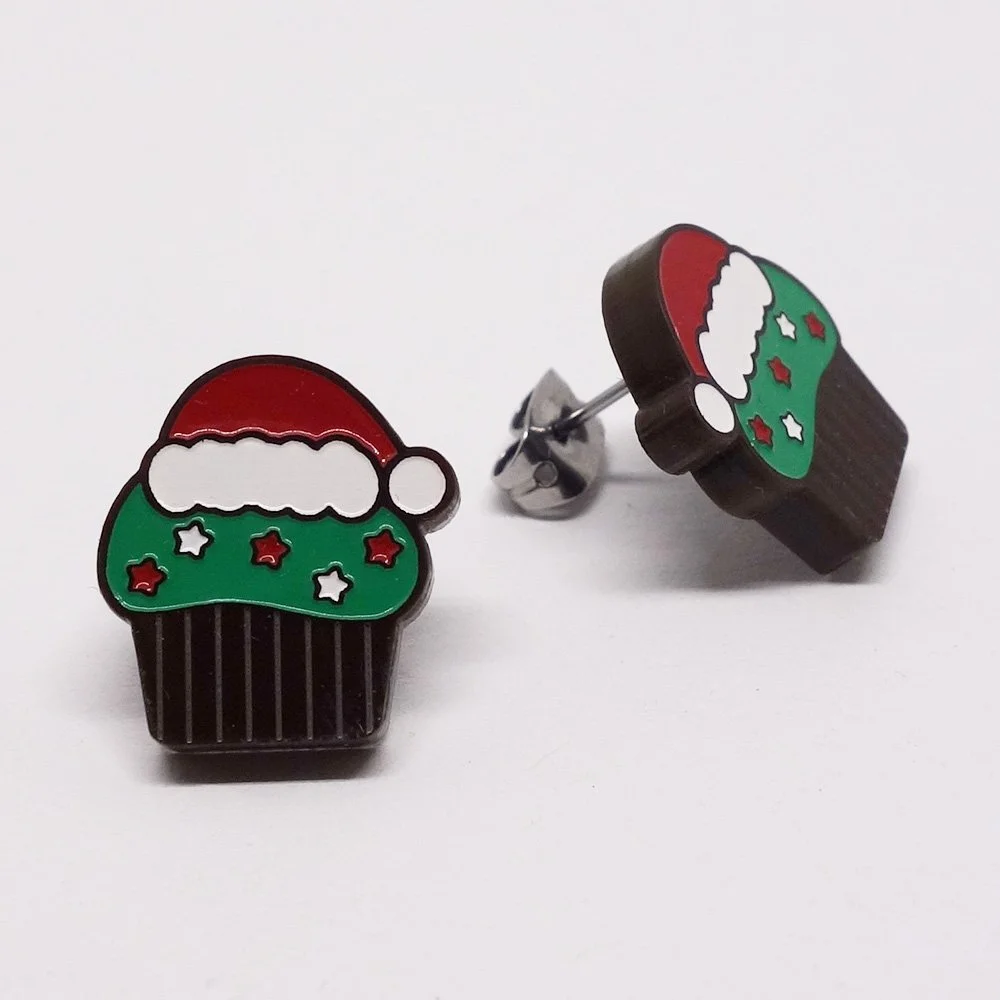 Paires de boutons d'oreilles en forme de cupcake de Noël avec un chapeau de Père Noël