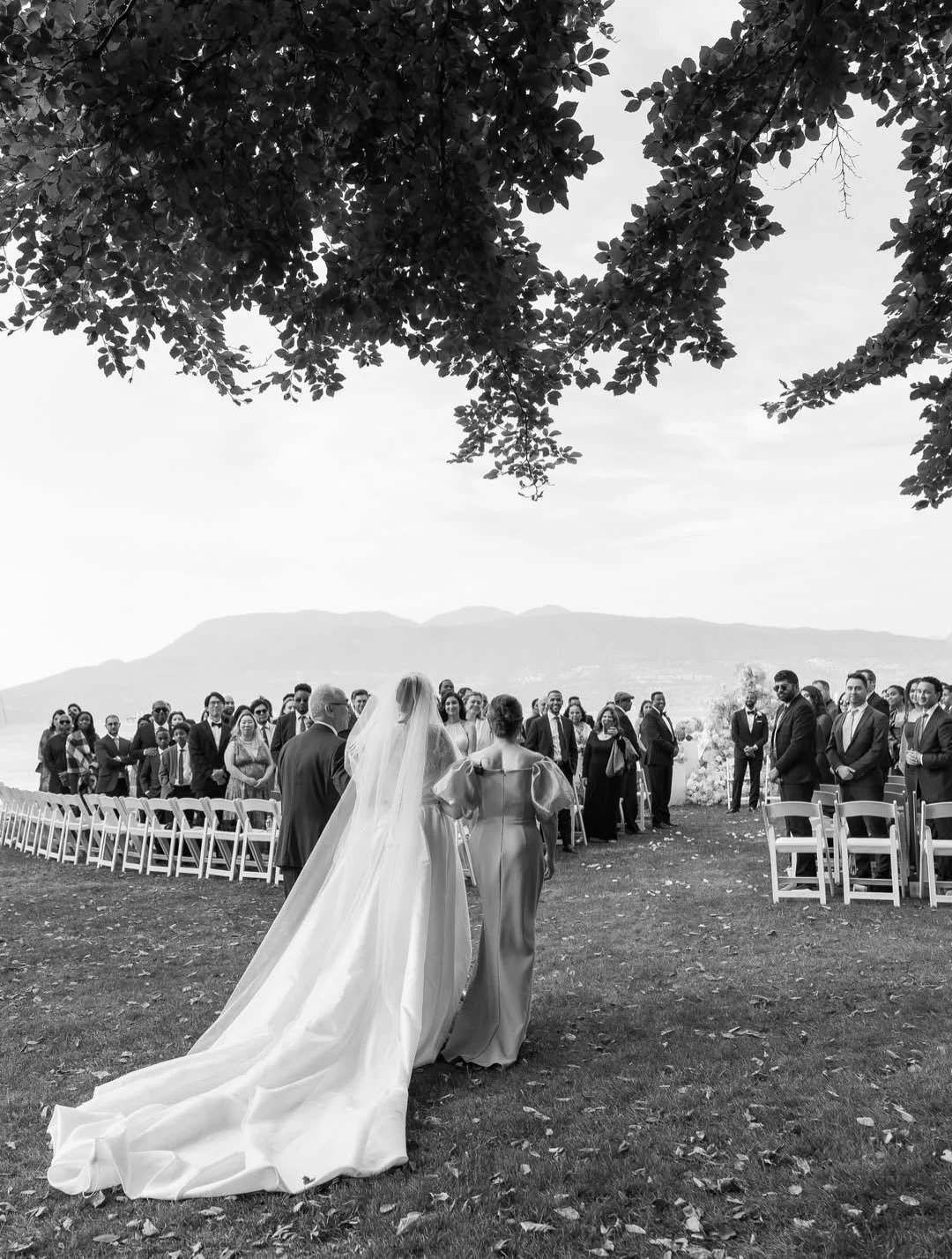 March is off to an amazing start and our @musosent team is looking forward to being involved with more special moments like these 💛 Had to share these gorgeous photos from a recent wedding we were apart of! 

@jo.and.glo captured this day so perfect
