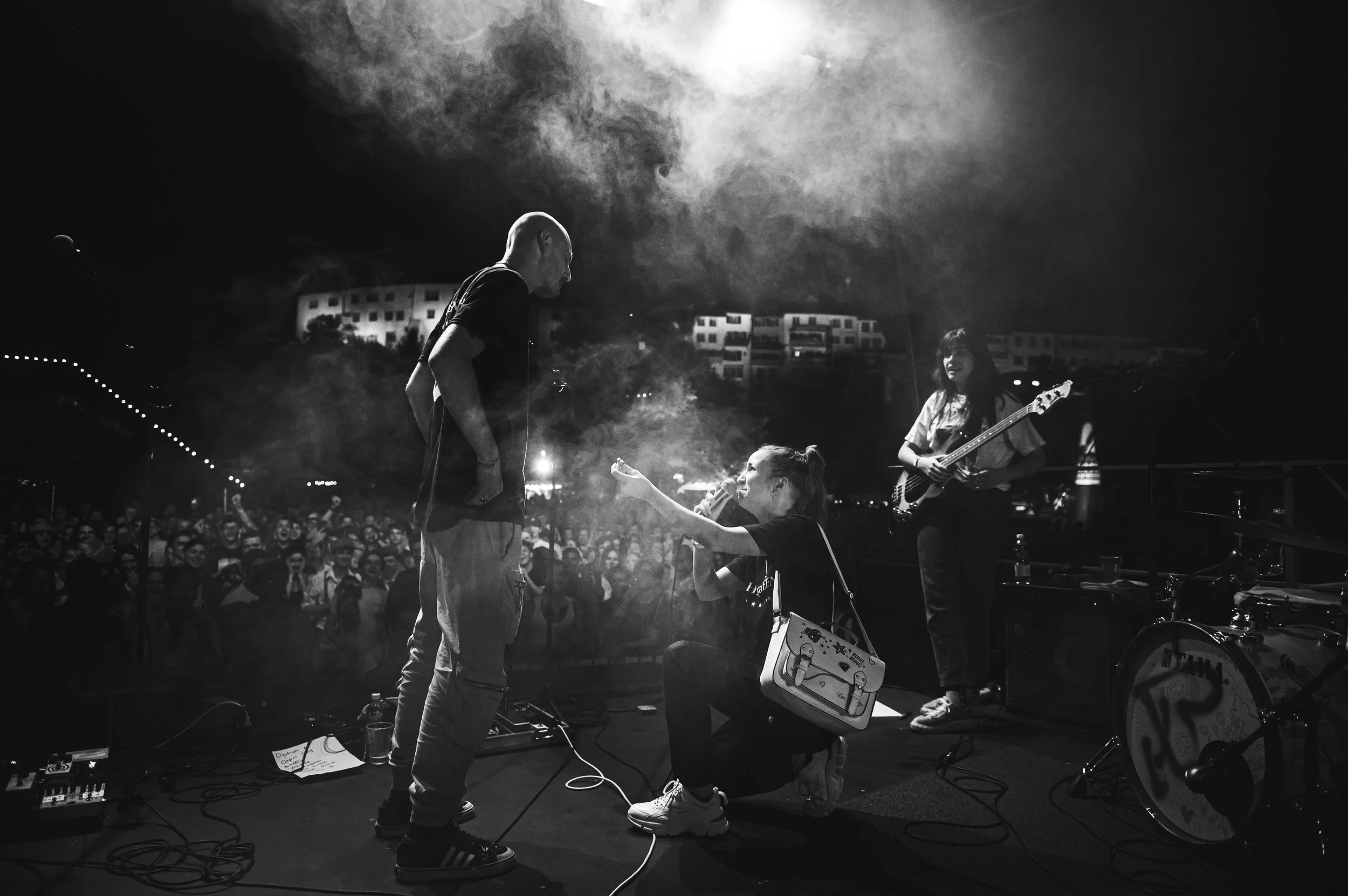 Eventfotograf Schweiz – emotionaler Heiratsantrag auf einem Festival live auf der Bühne festgehalten