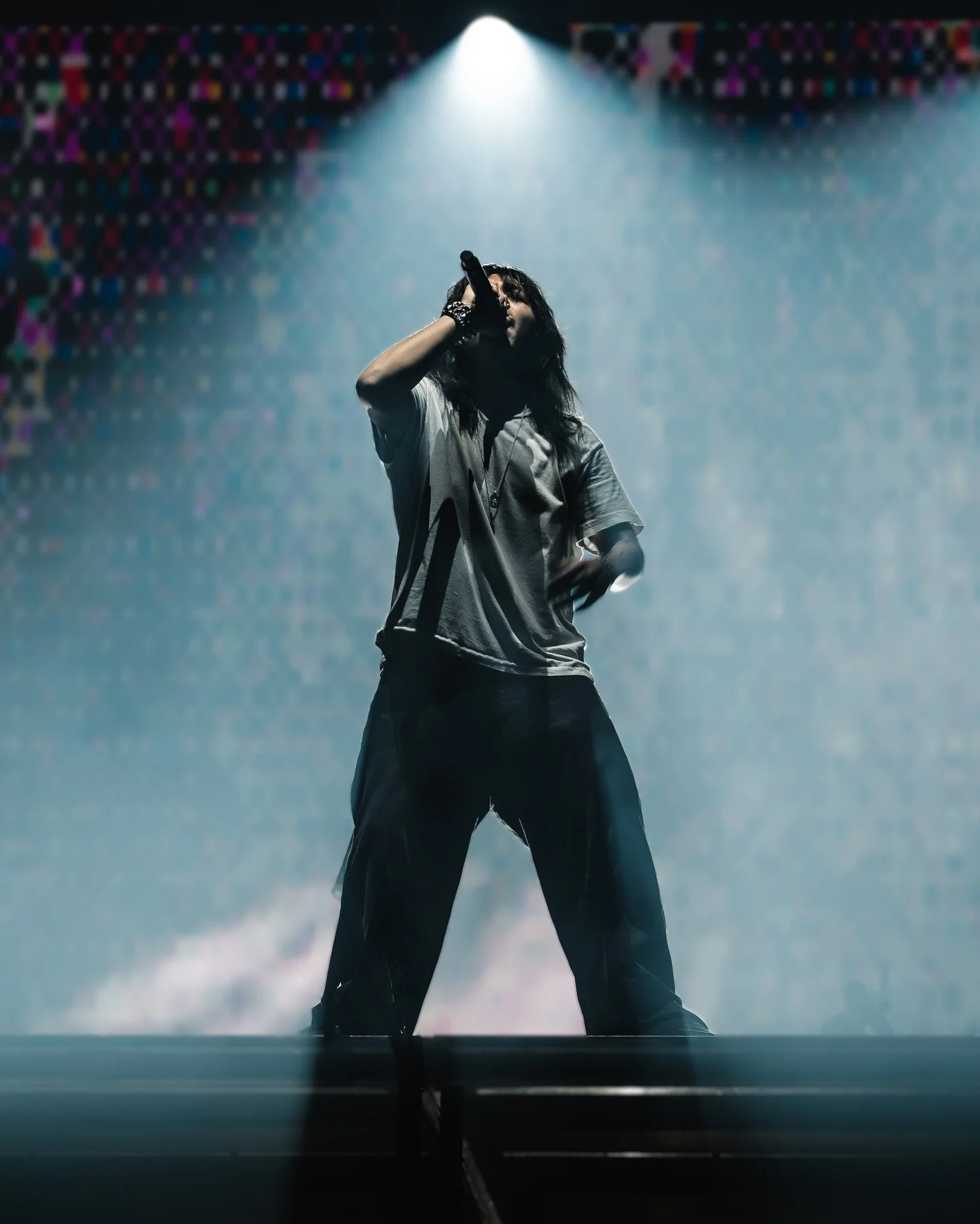 @knock2music brought out an elevated platform to close out Day 1 of @okeechobeefest ! Absolutely wild production and never a dull show from the man himself.

#knock2 
#knock2live 
#okeechobeemusicfestival 
#musicphotography 
#livemusicphotography