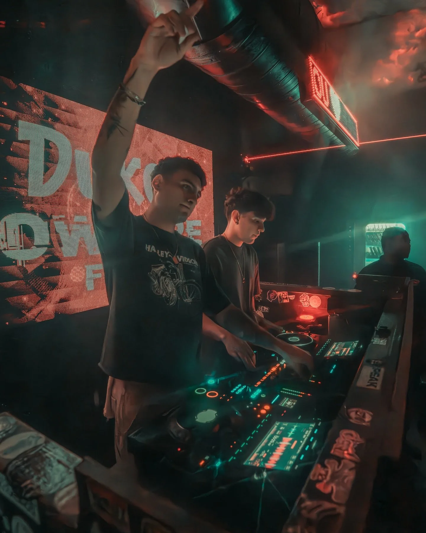 @omgdannyg presents: Motion at @nowhereftl featuring @dukomusic , @itsderekdarko , and @dresonthebeat ! Grooves and bangers all night to celebrate another great birthday 🎉 

#edm #edmphotography #dj #djphotographer #clubphotography