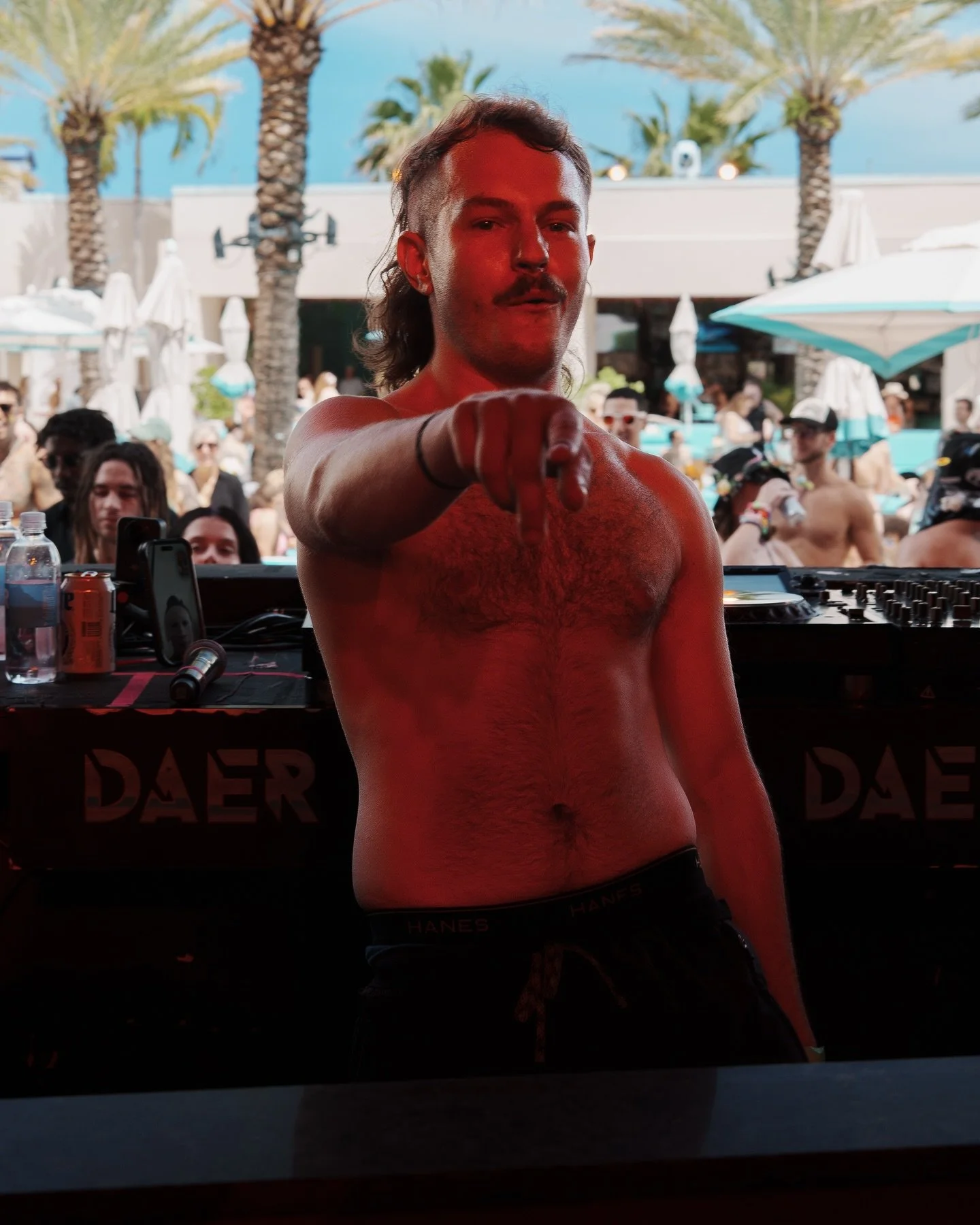 @hunter_odz and @jujubeatsatl tear up @daer_dayclub and bring the energy! Not to mention some cameos from @levitationjones and @prismdubz to make for a sick set at @daersouthfl !