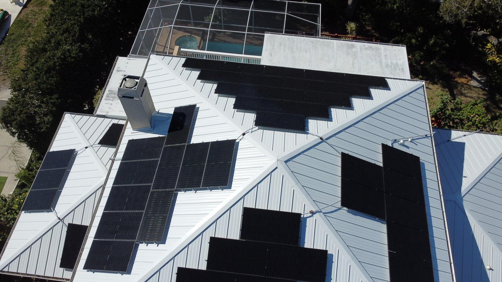 03_metal-roof-home-with-pool_aerial.jpg