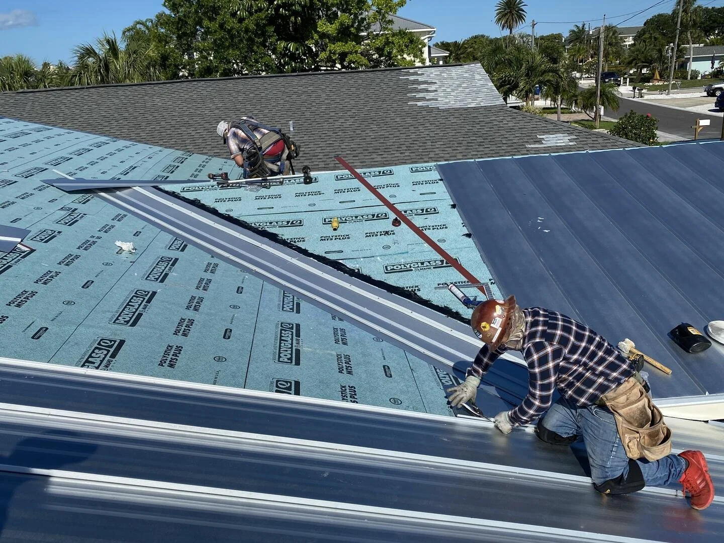 13_roofing-crew-on-metal-roof.jpg
