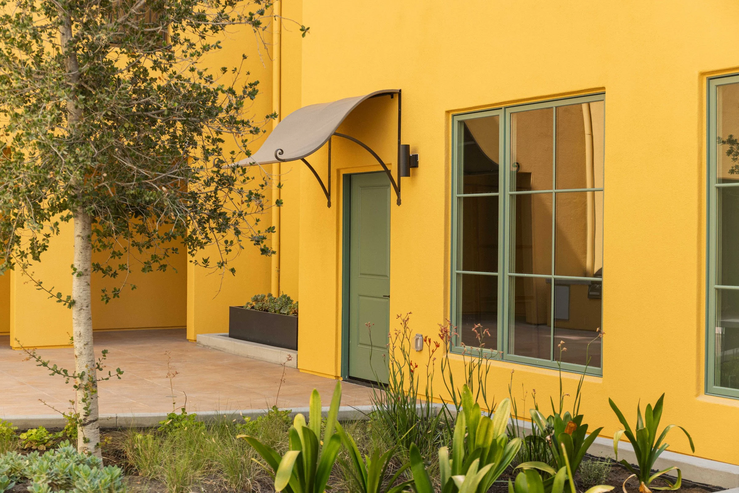 Community courtyard and residential entry at Walnut Crossing Pasadena