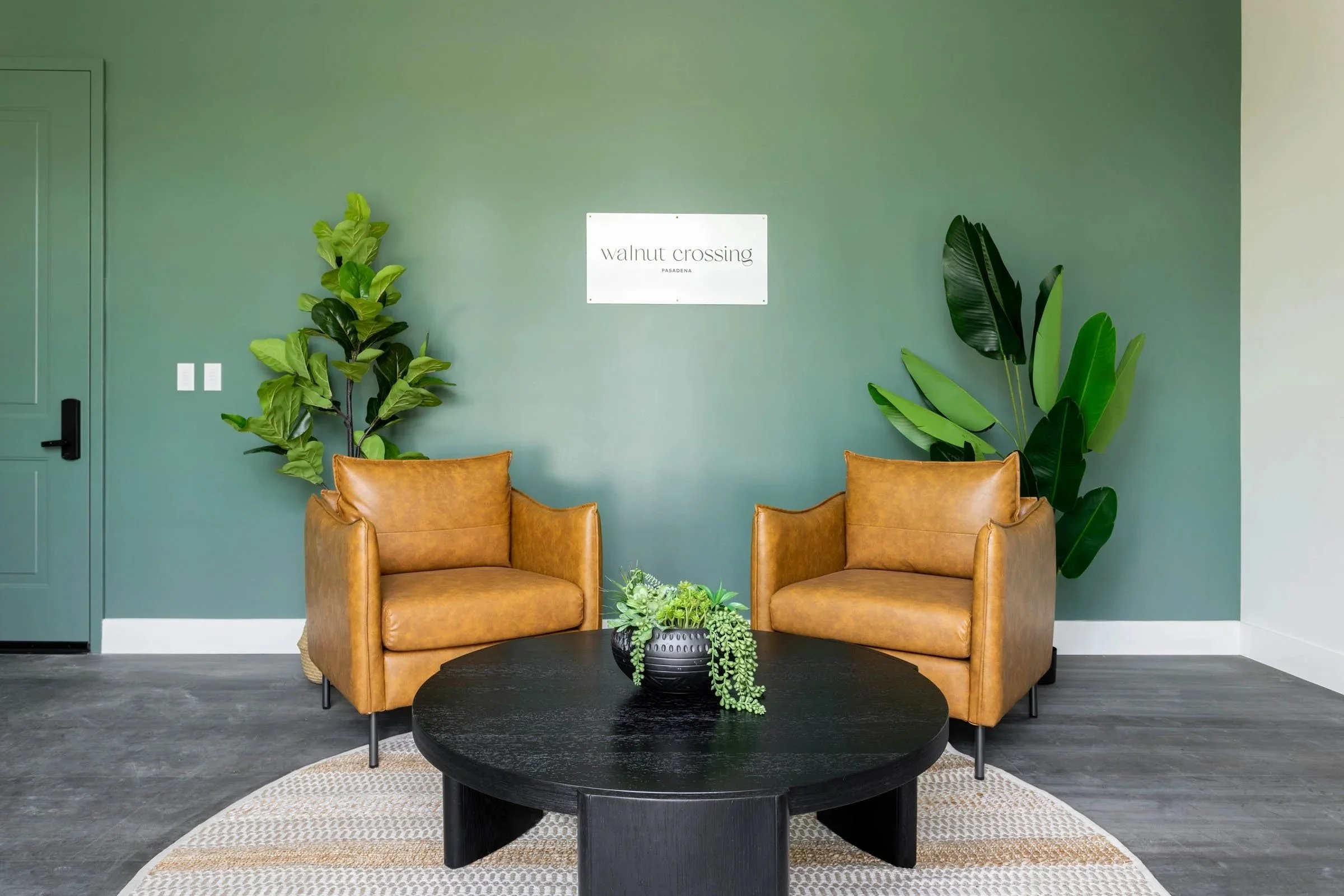 Furnished HOA lounge and community room at Walnut Crossing Pasadena in Pasadena, CA