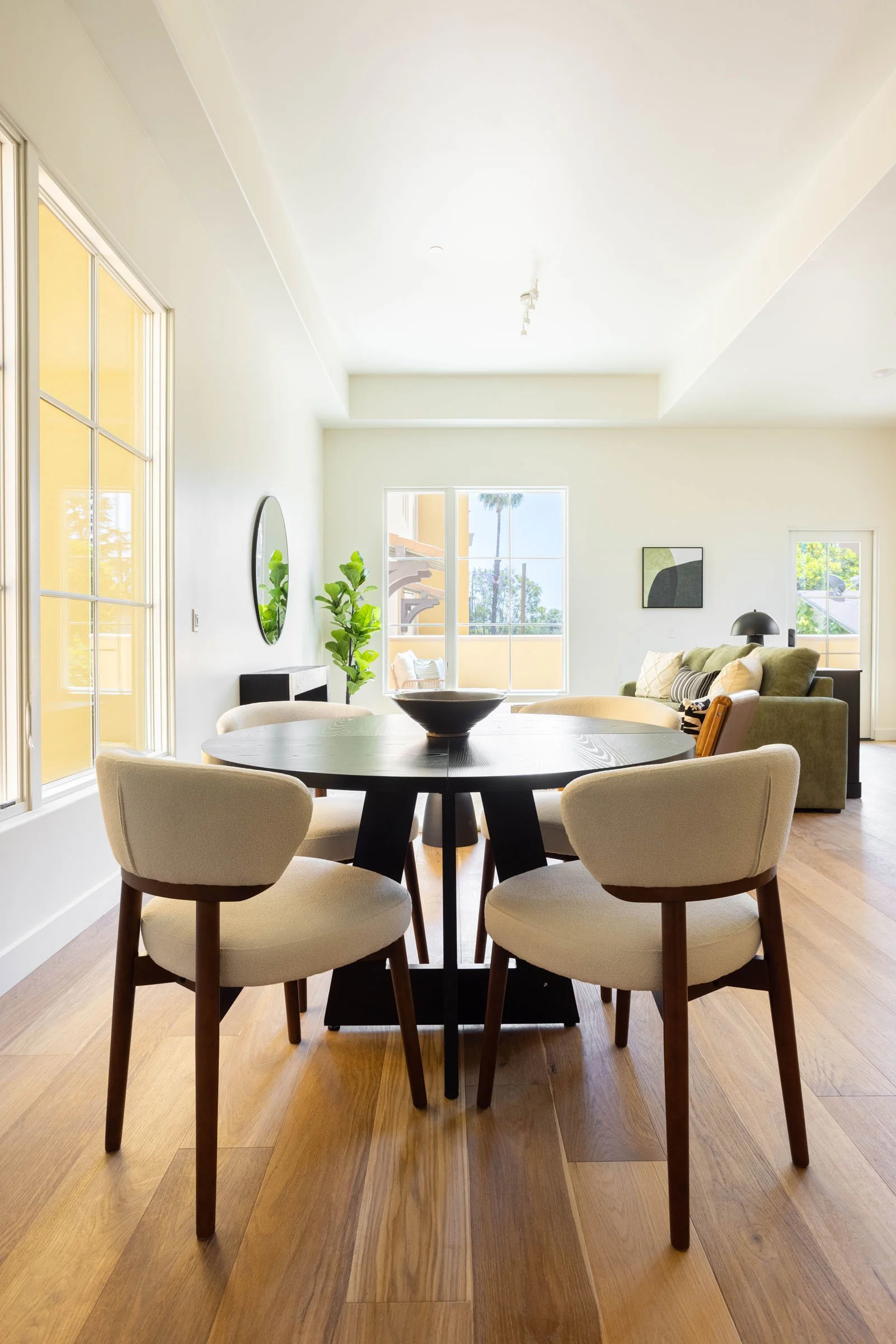Dining and living space at Walnut Crossing Pasadena