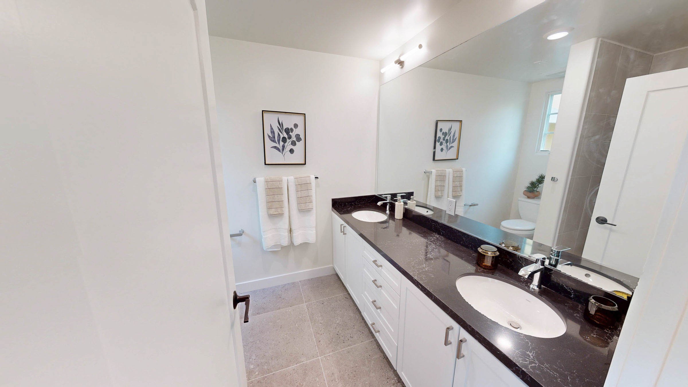 Bathroom with contemporary finishes at Walnut Crossing Pasadena