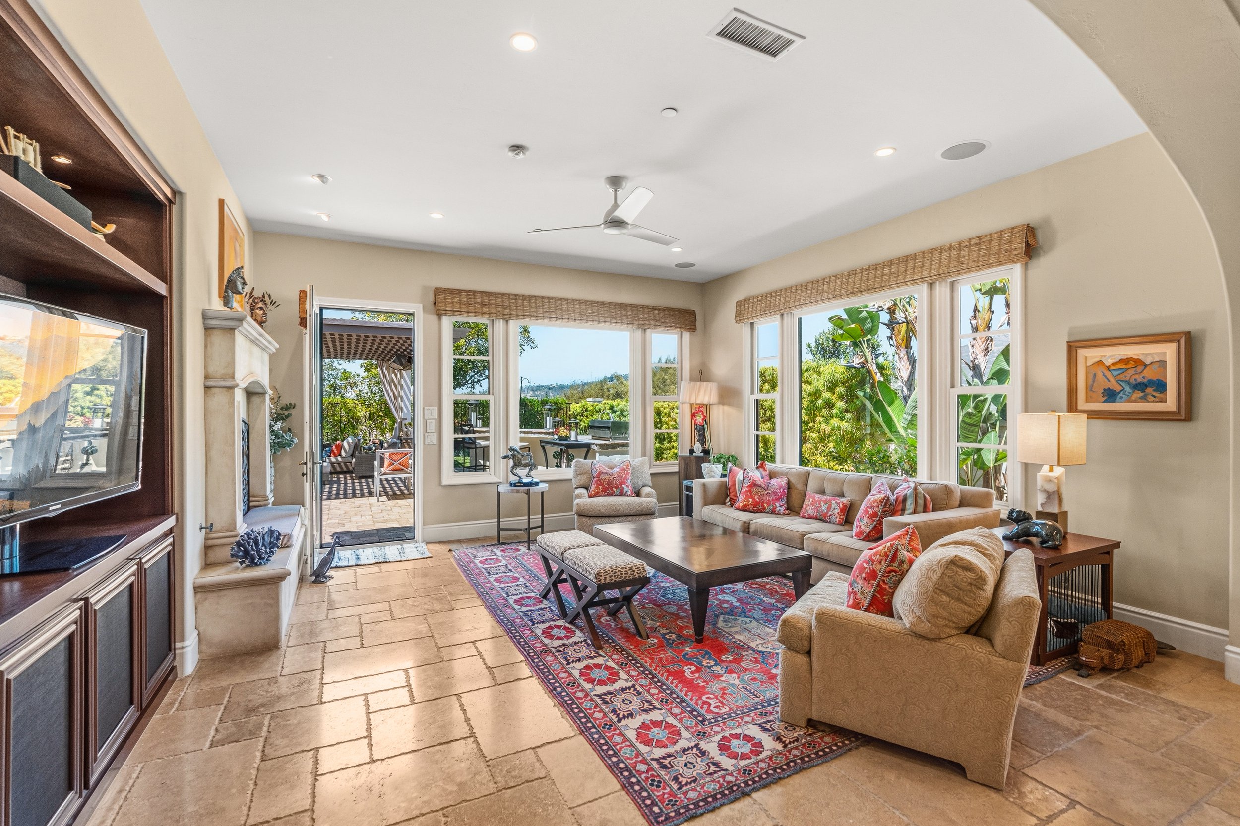 A9M_026_8181 Lamour Ln.jpg