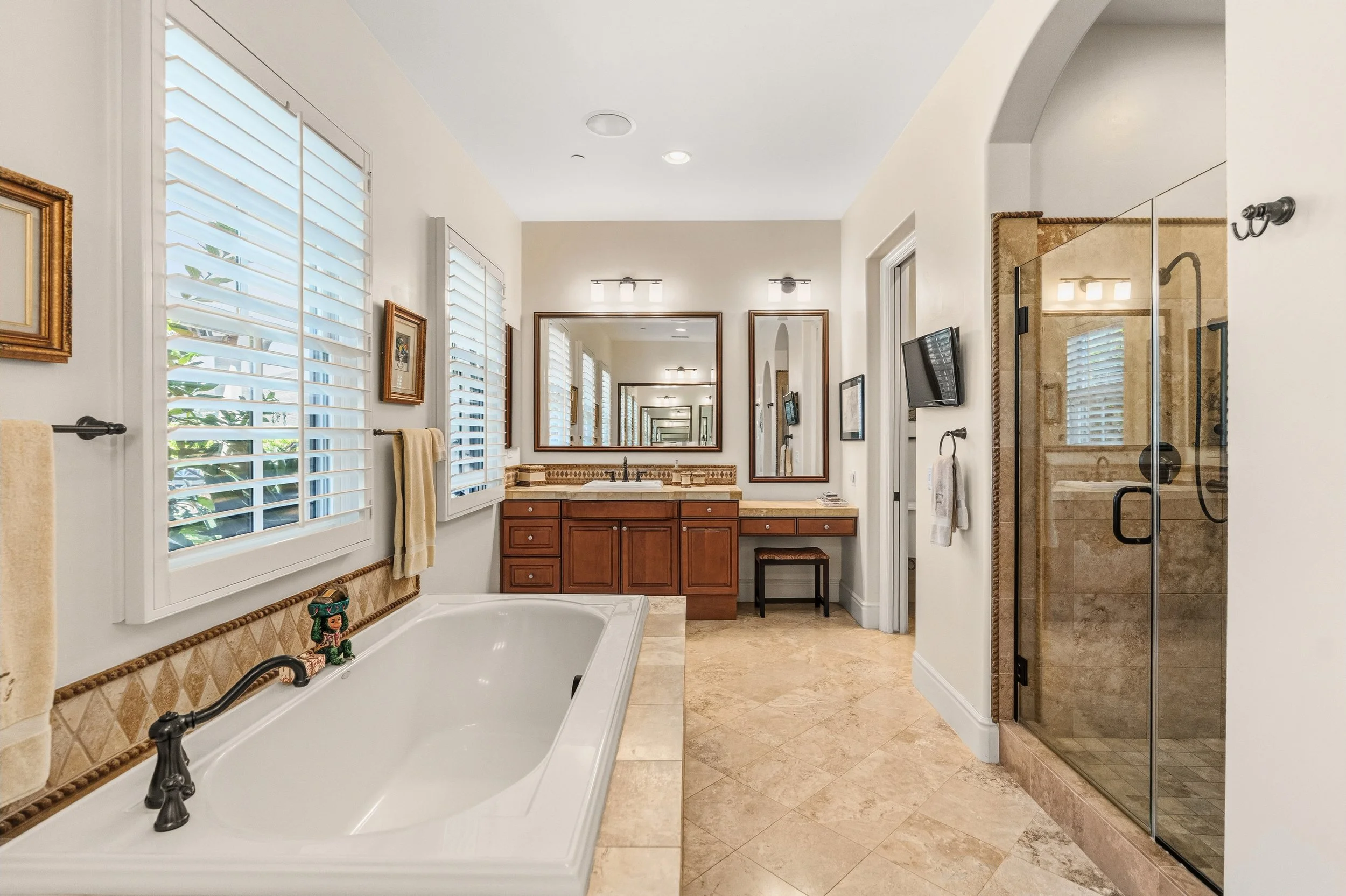 A9M_036_8181 Lamour Ln.jpg