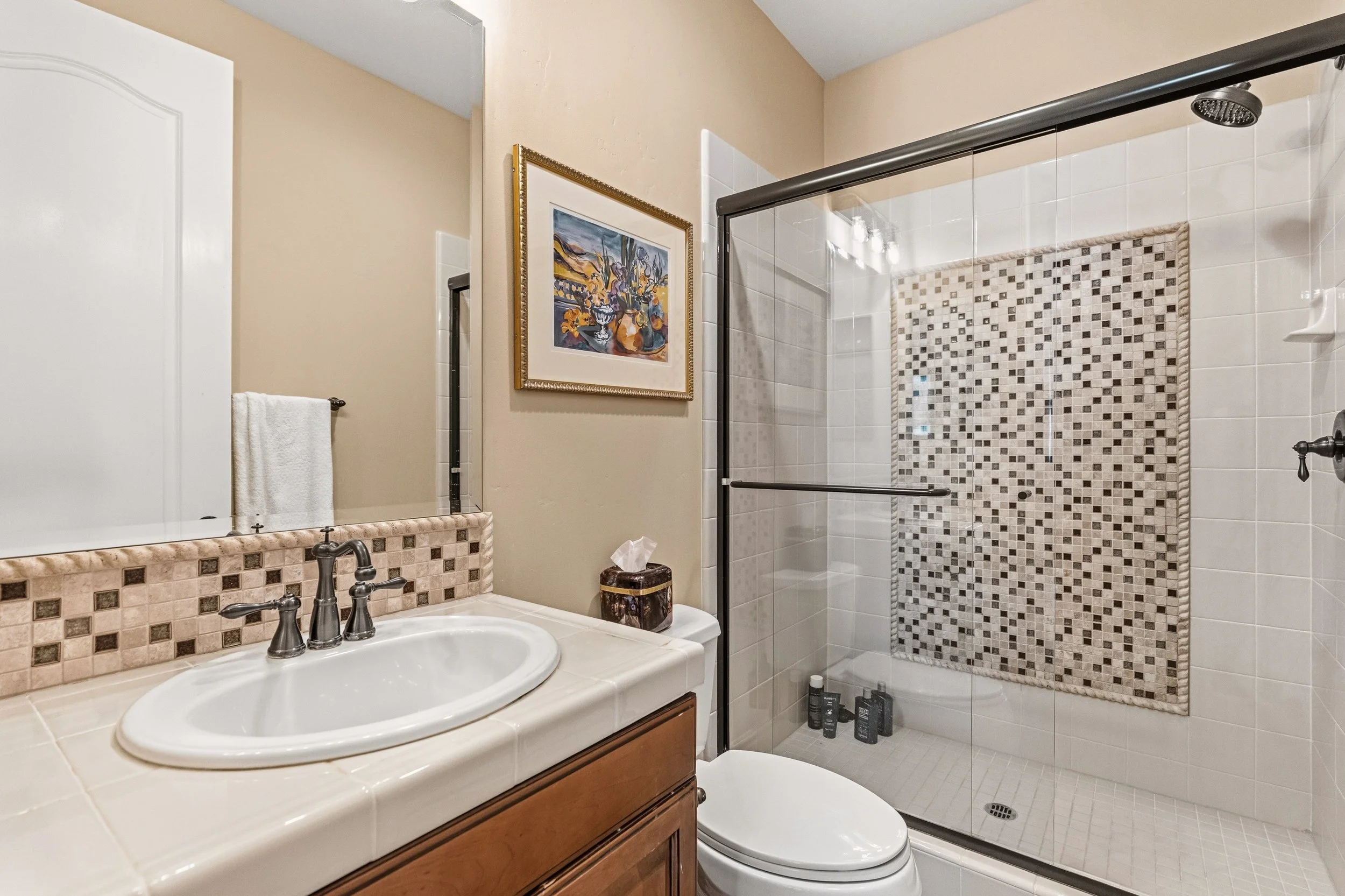 A9M_054_8181 Lamour Ln.jpg