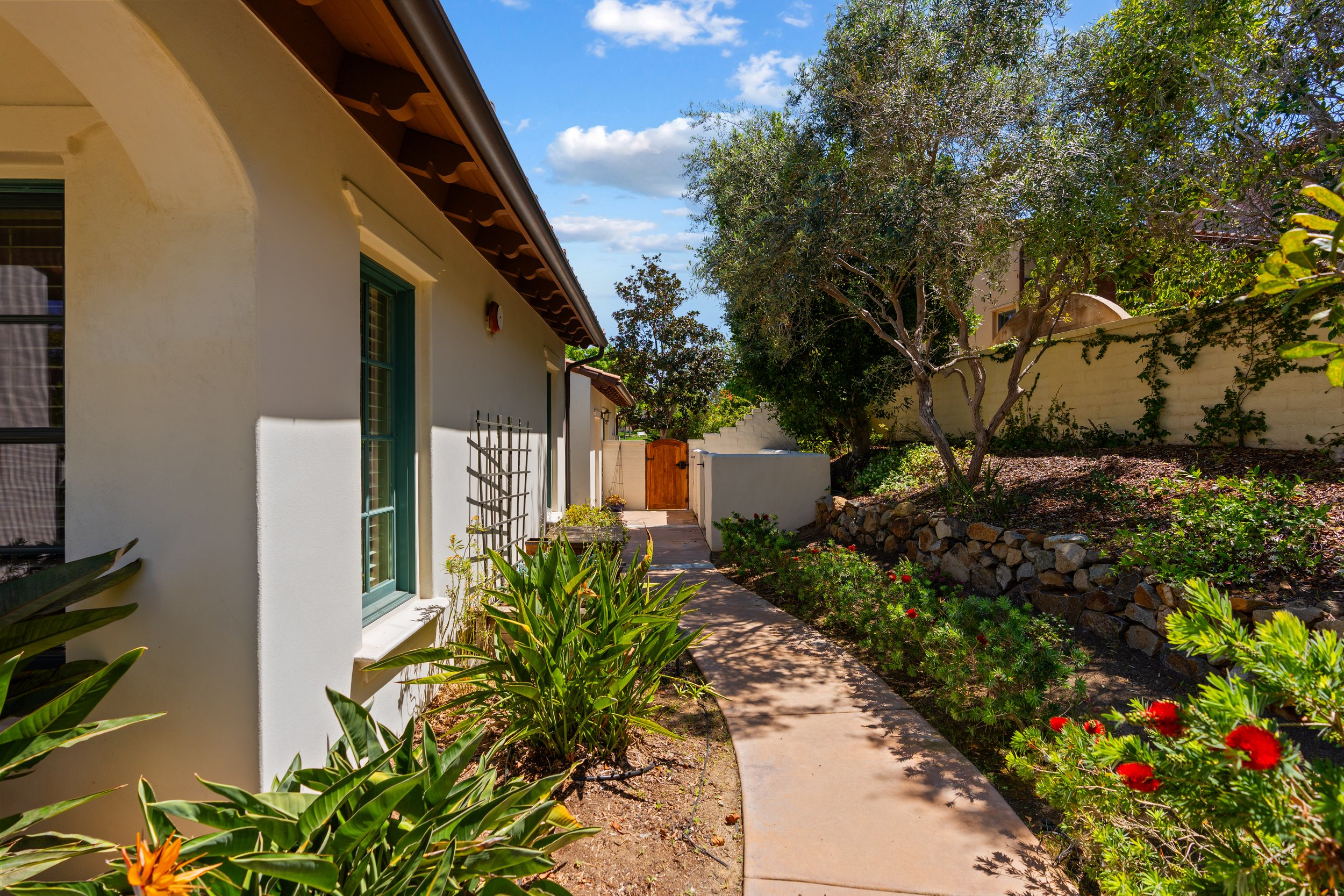 A9M_067_8181 Lamour Ln.jpg