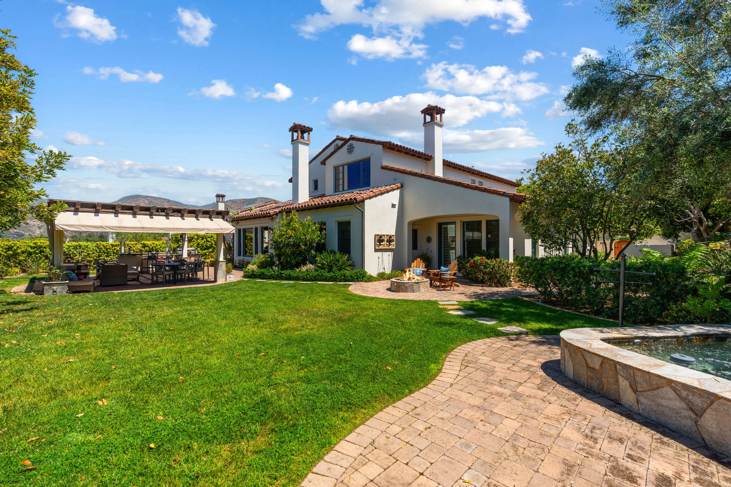 A9M_066_8181 Lamour Ln.jpg