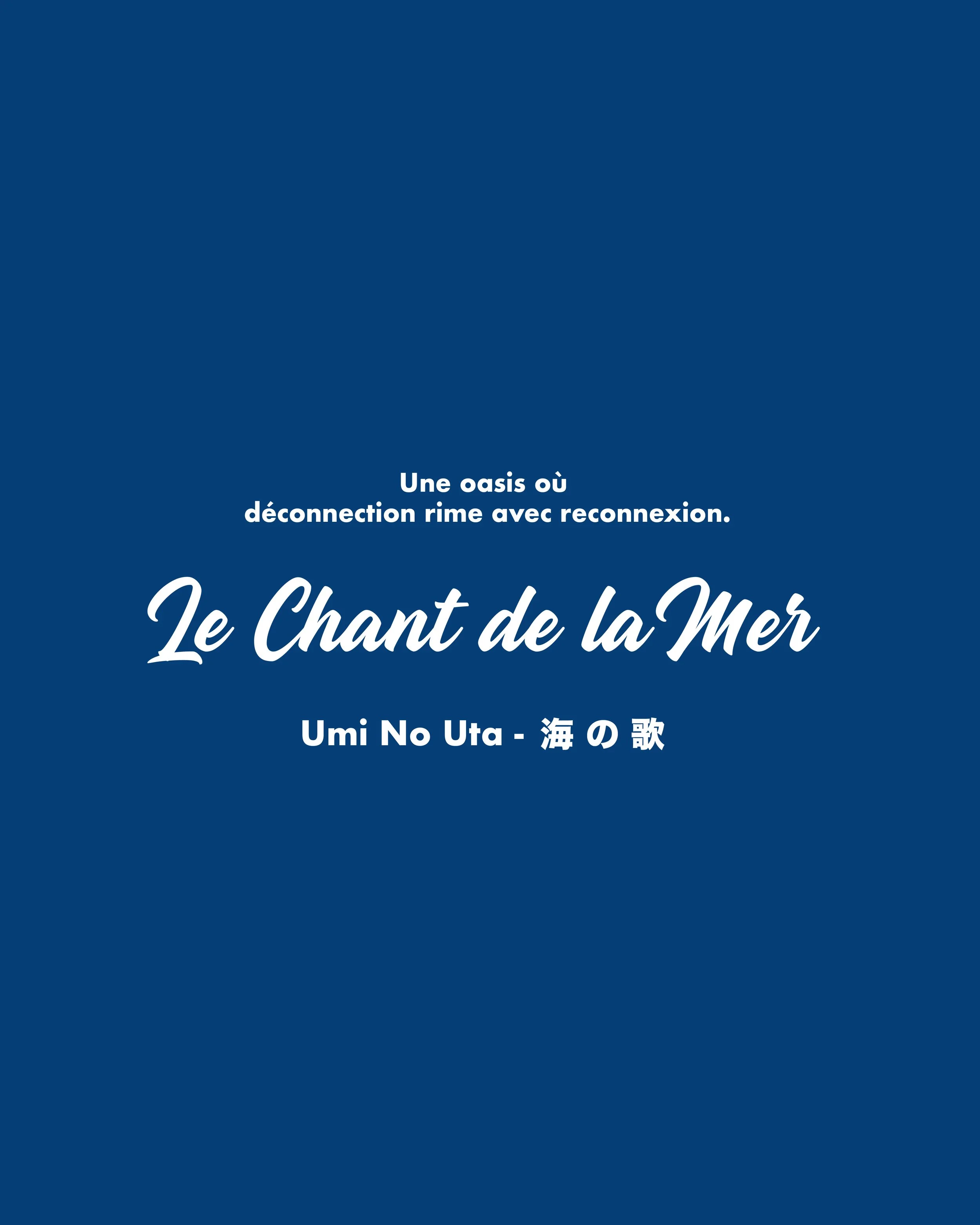 Blue book cover with white cursive text that says 'Le Chant de la Mer' and smaller text in French and Japanese.