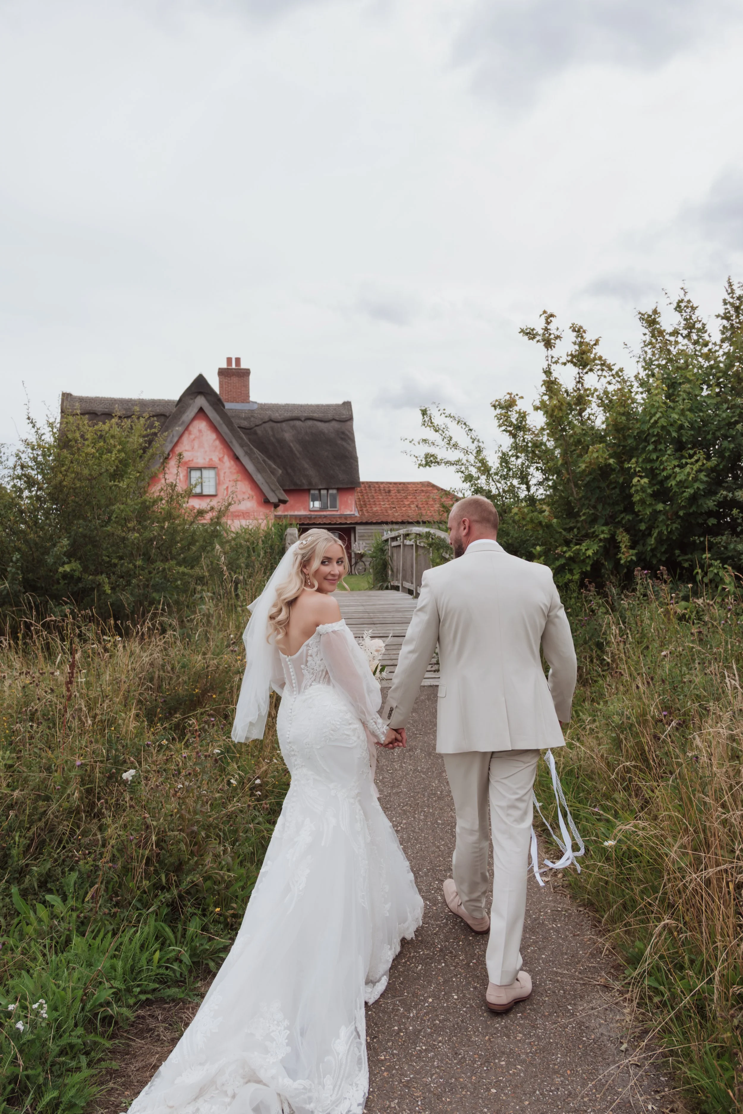 Couple portraits in countryside setting
