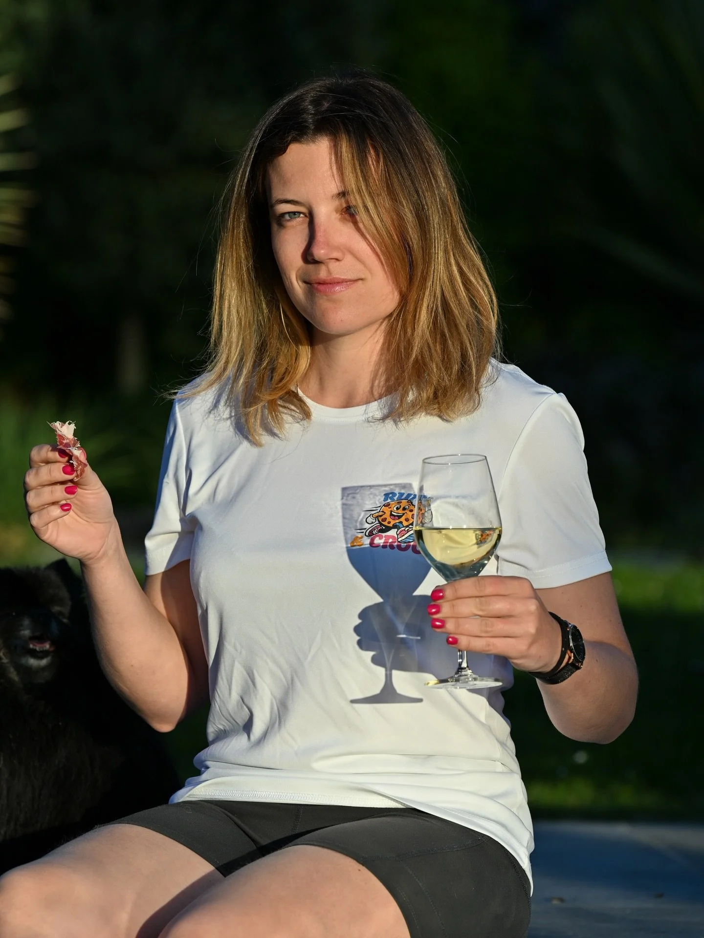 Les t-shirts Run&amp;Croc sont de sortie (juste pour l&rsquo;ap&eacute;ro 🍻😂)

On les adore 🥰

👉 Dispo en pr&eacute;commande ou inclus dans les places du premier Run&amp;Champ&rsquo; avec @le_pavillon_augustine 

Tu viens les porter avec nous ? ?