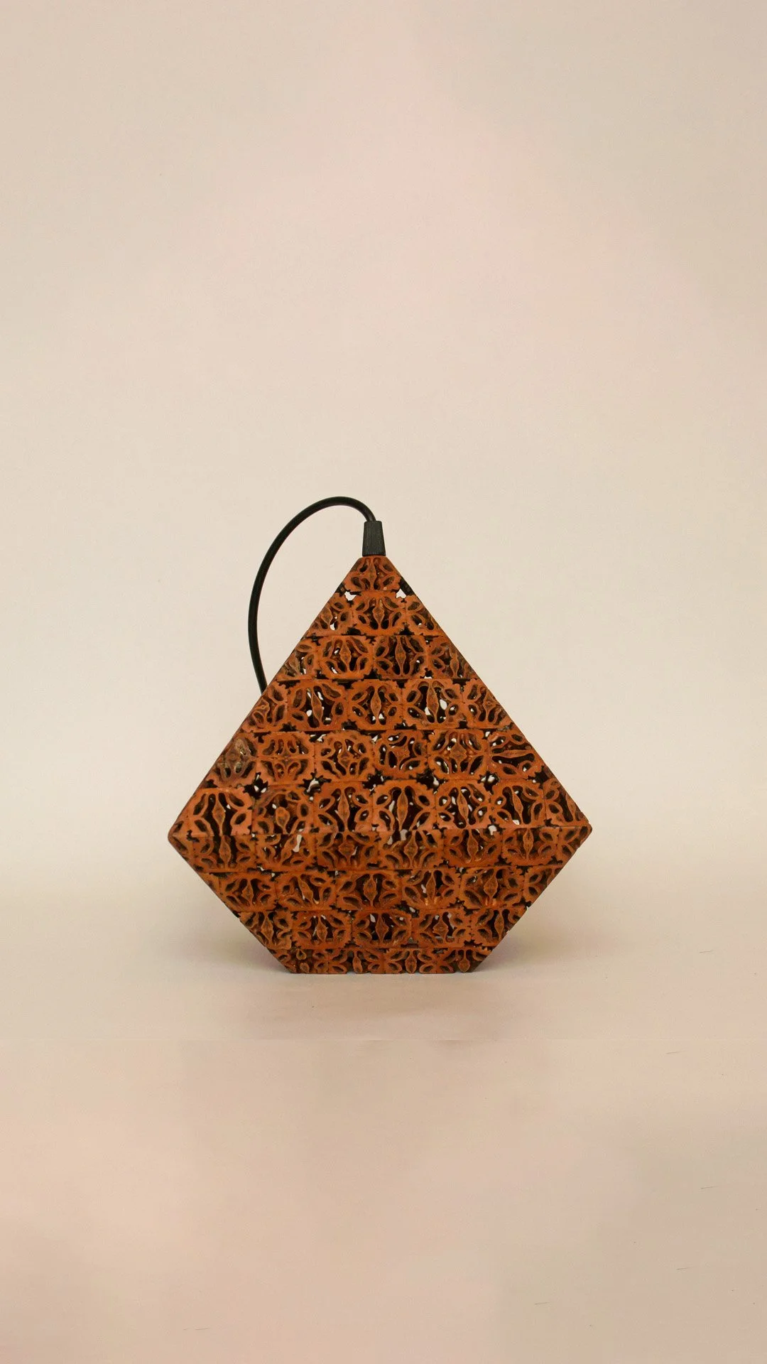 Nogal Pendant 02