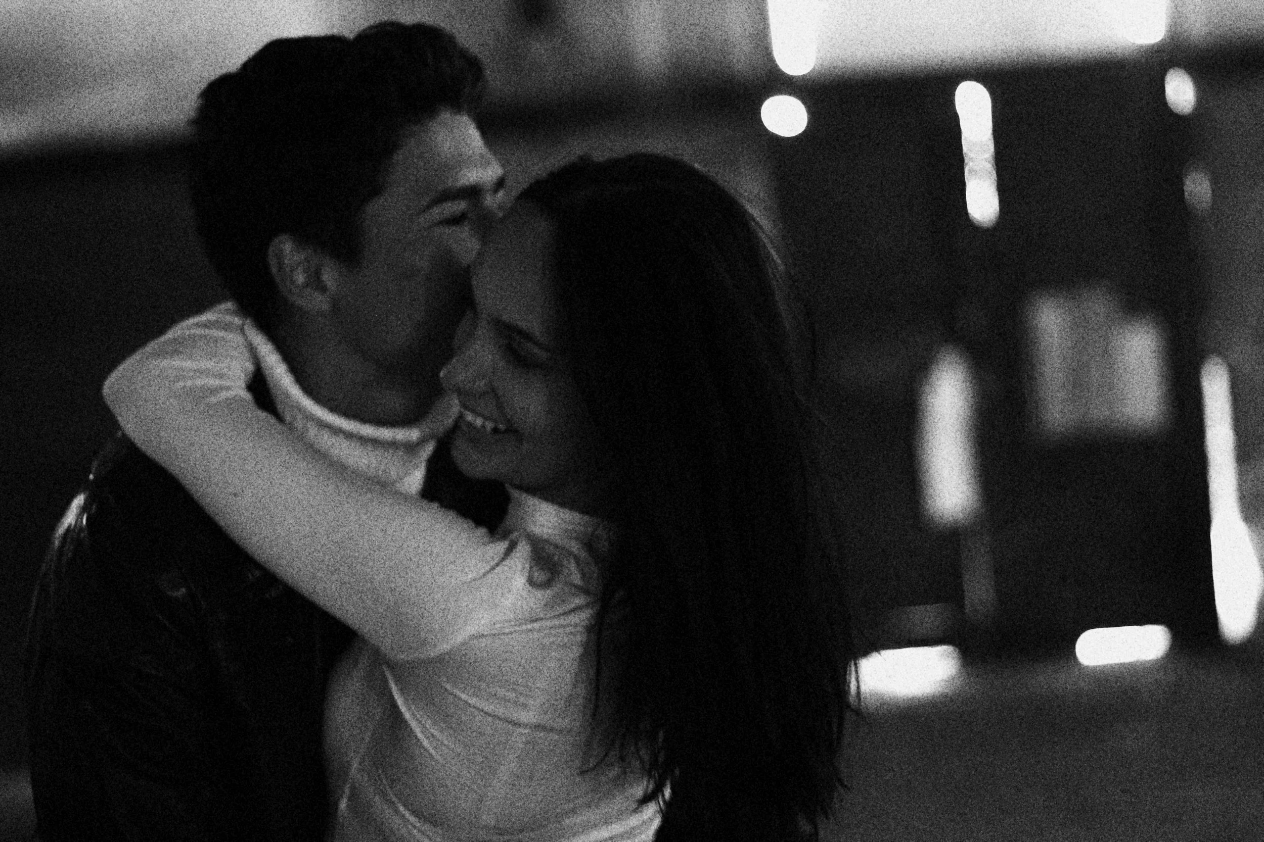 Photographie de couple en noir et blanc