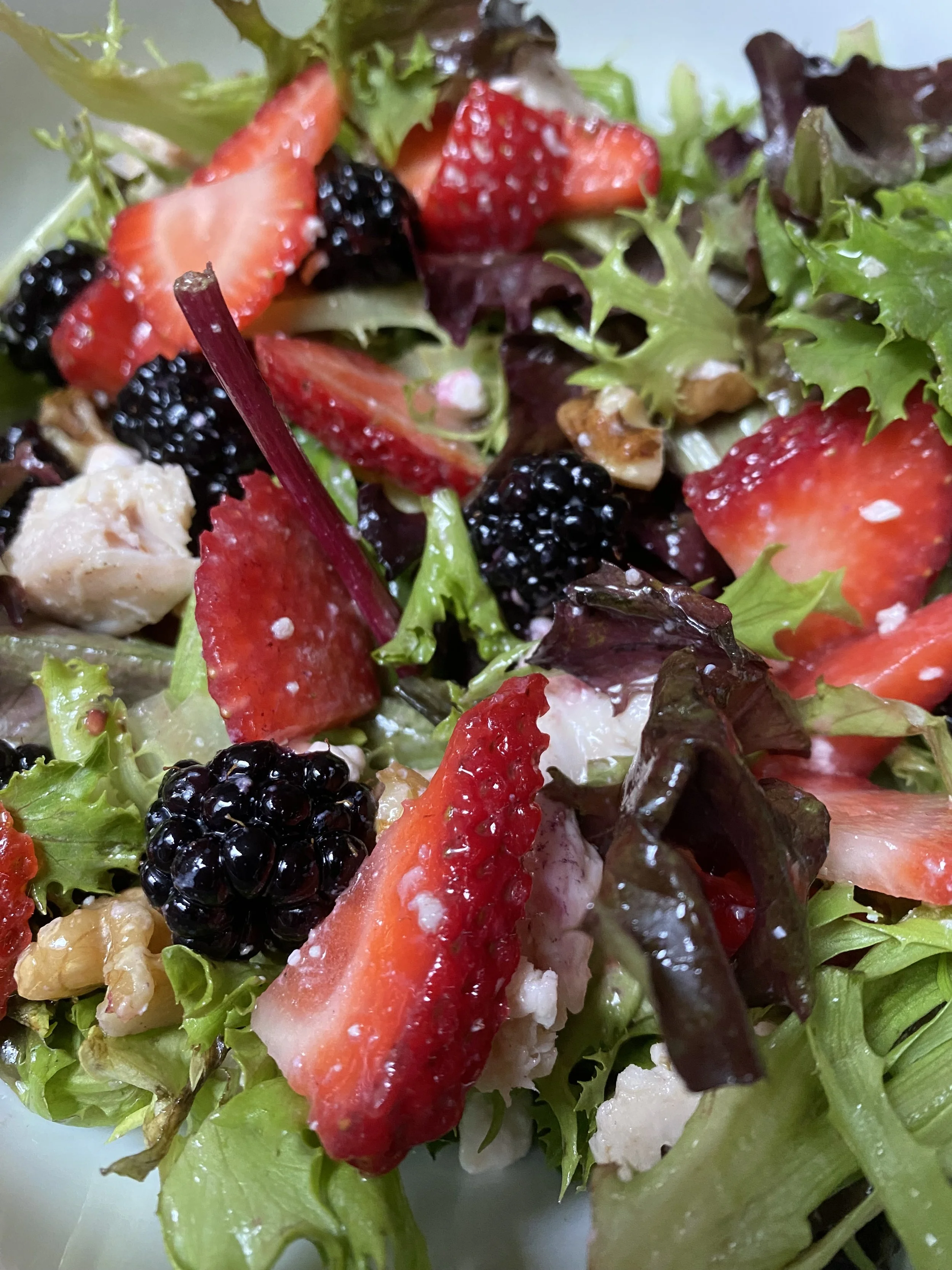Nutrient-Packed Chicken Salad with Spinach and Fresh Berries