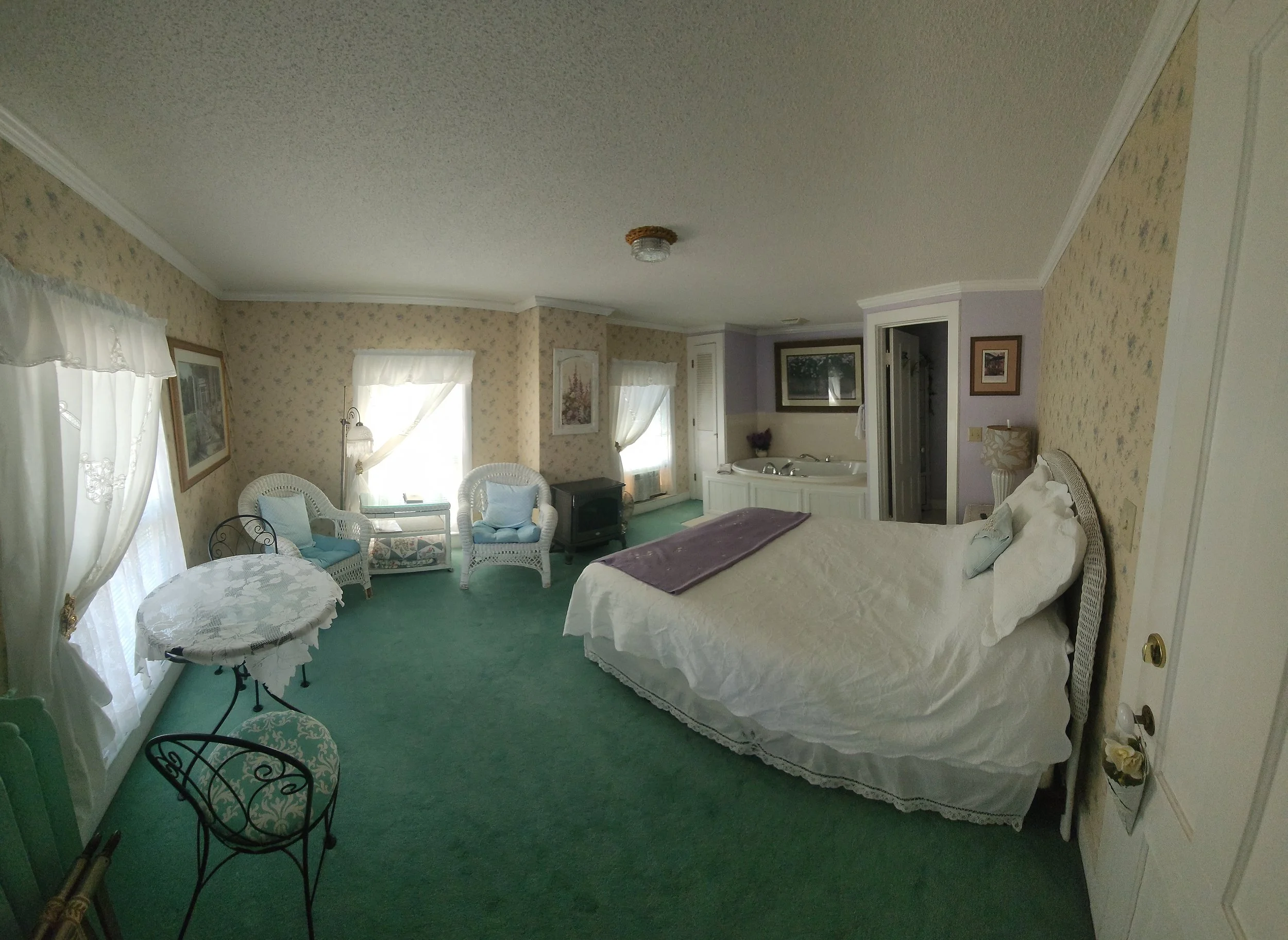 Yellow_full room.jpg