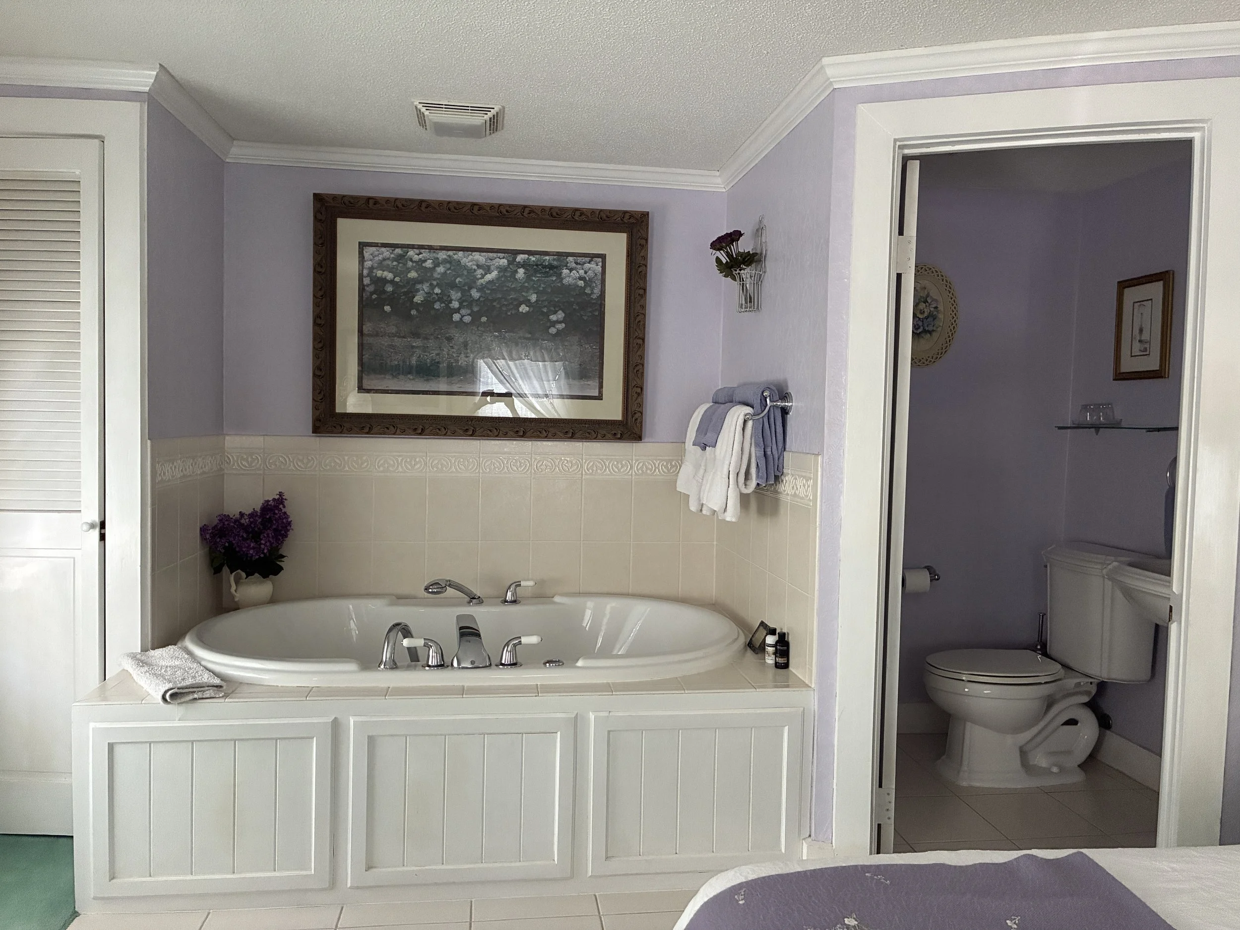 Yellow_bathroom.jpg