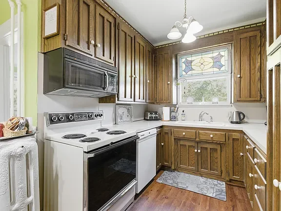 Guest Kitchen.webp