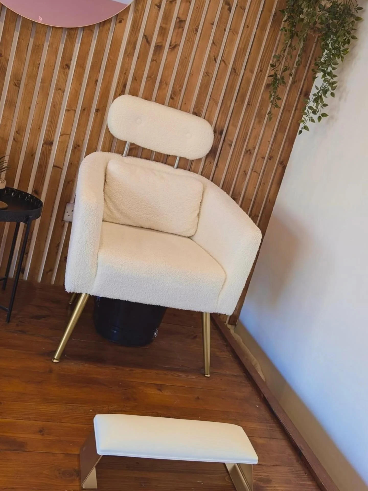 Step into spring the right way with &pound;30 pedicures!🌸✨

Treat your feet to a little refresh in our cosy space and enjoy our Spring Special Pedicure for just &pound;30 including gel polish 💅

Add ons:
Callus peel - &pound;5
Moisturising foot mas