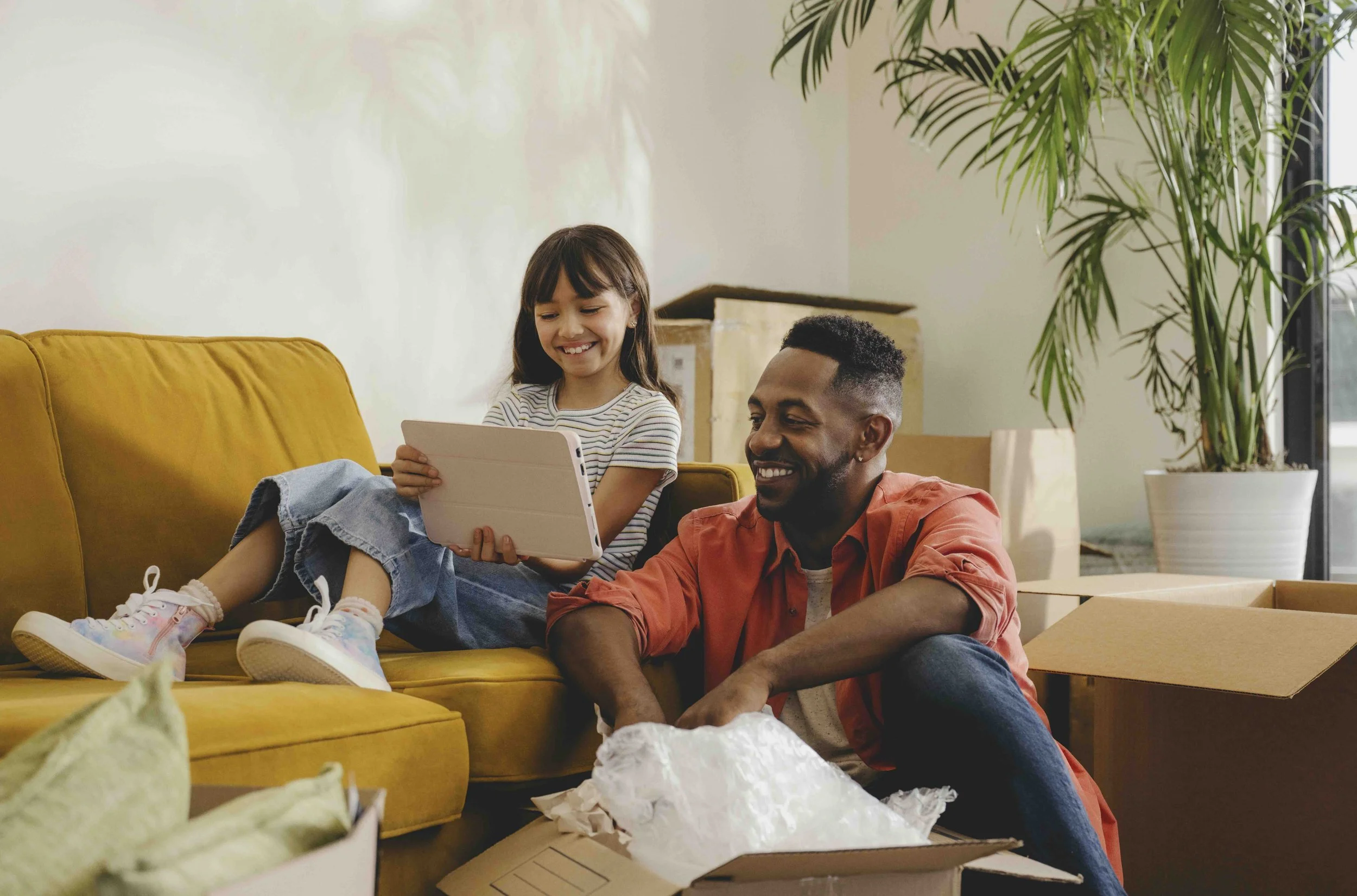 240410_COMCAST-MOVERS_DUSTIN-AKSLAND_Living-Room-1398.jpg