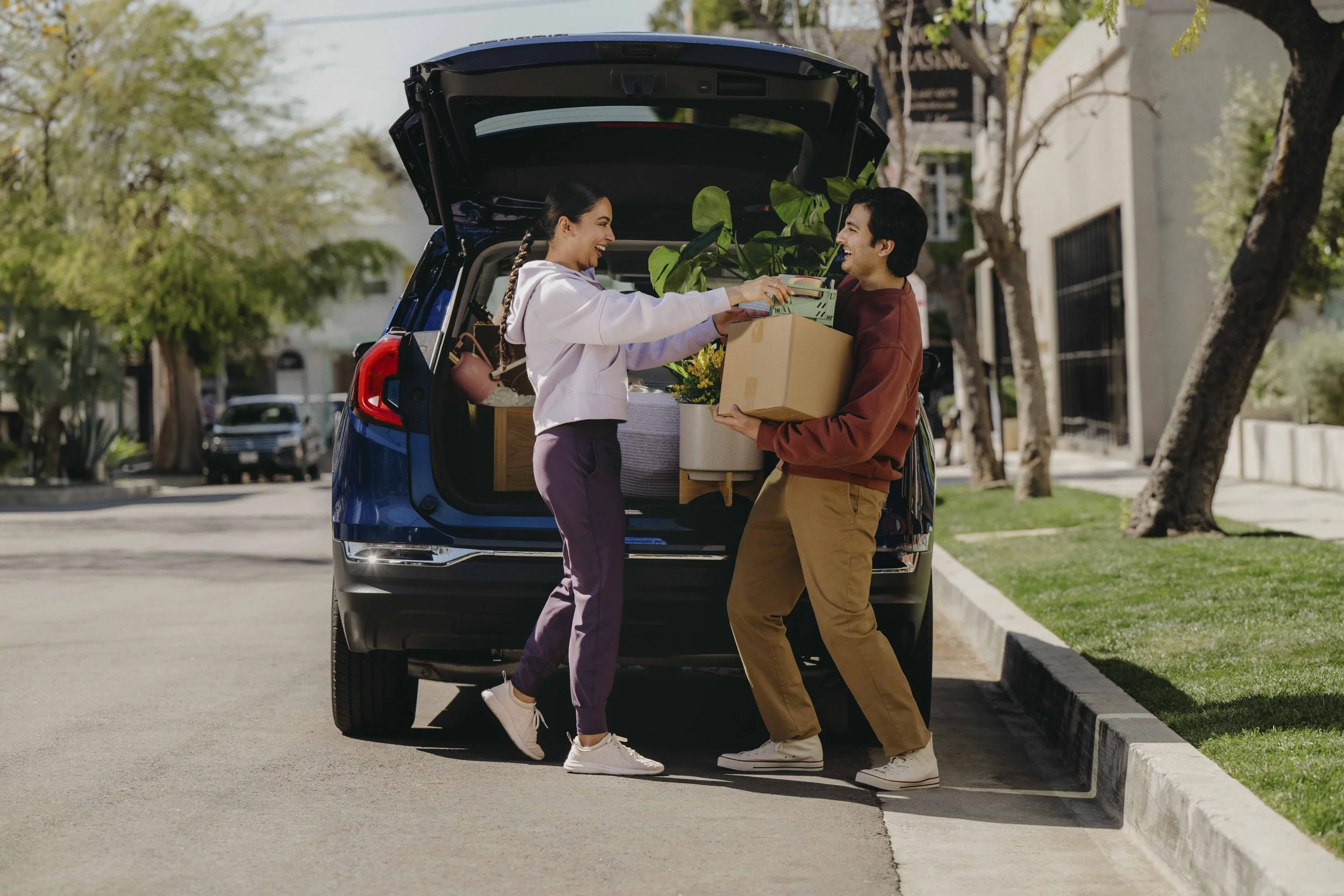 240410_COMCAST-MOVERS_DUSTIN-AKSLAND_CAR-0344_V2.jpg