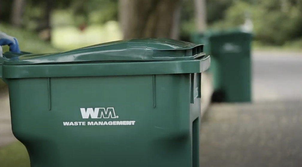 Trash can cleaning
