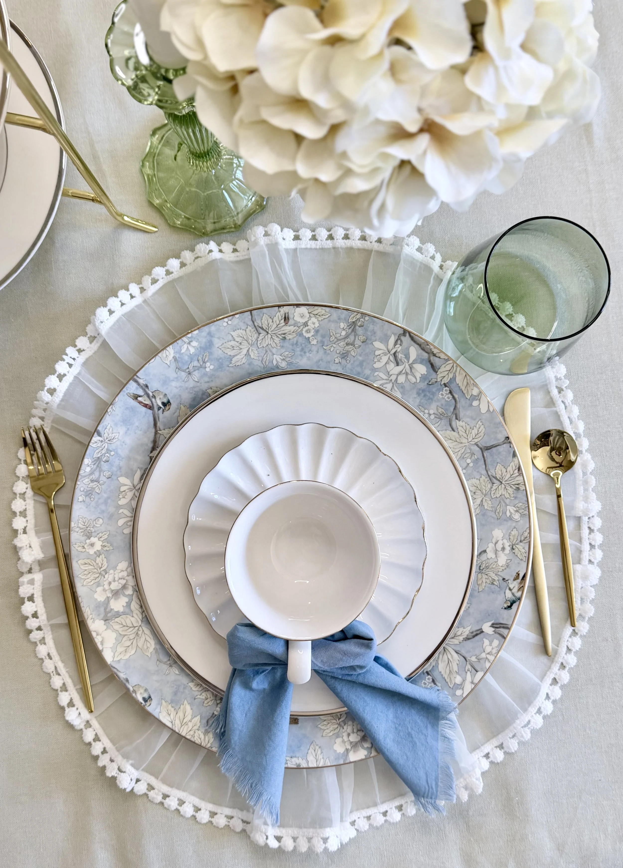 Classic English Garden // Blue Serenade