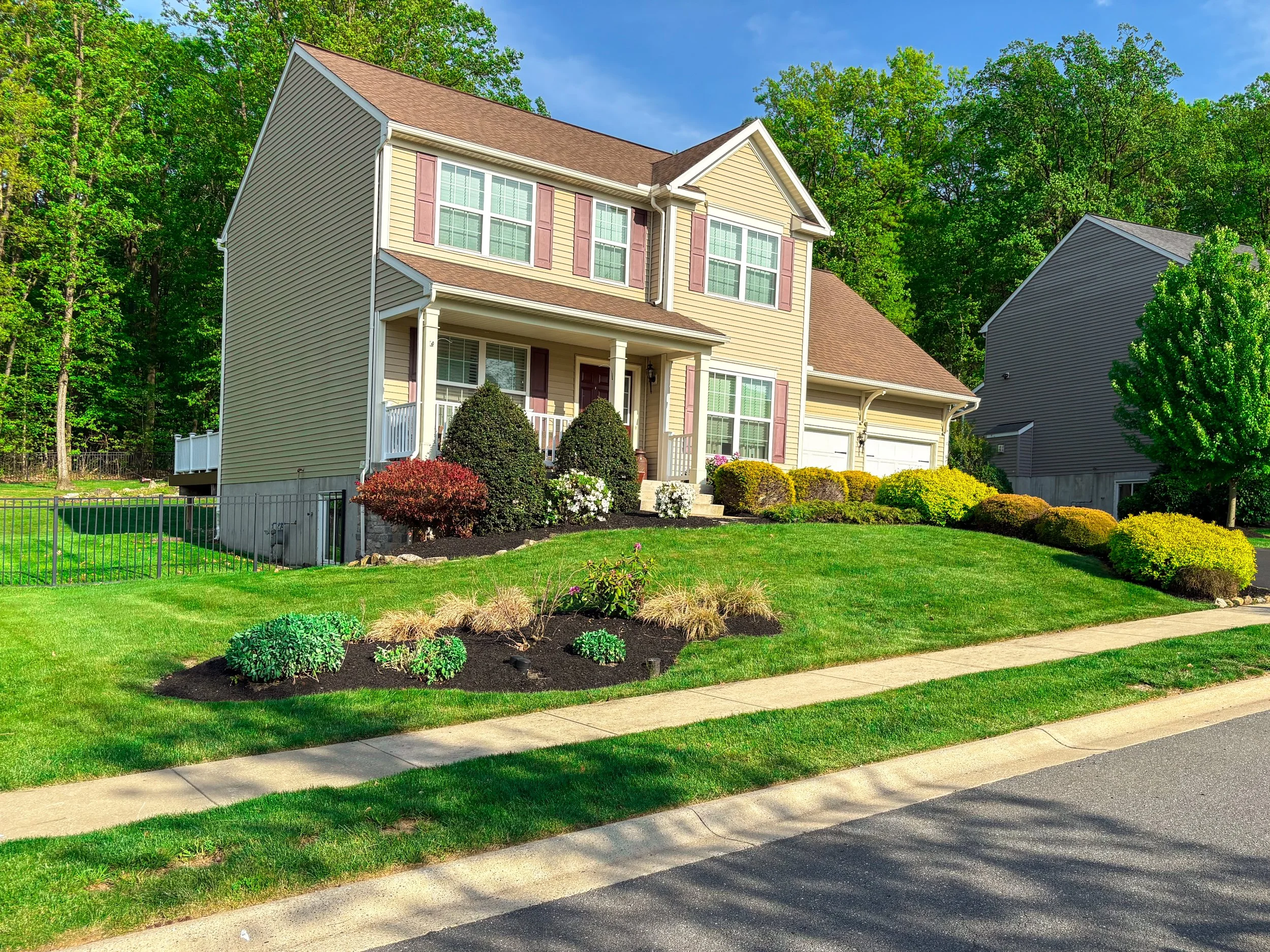 Lawn care, edging, and mulch placement