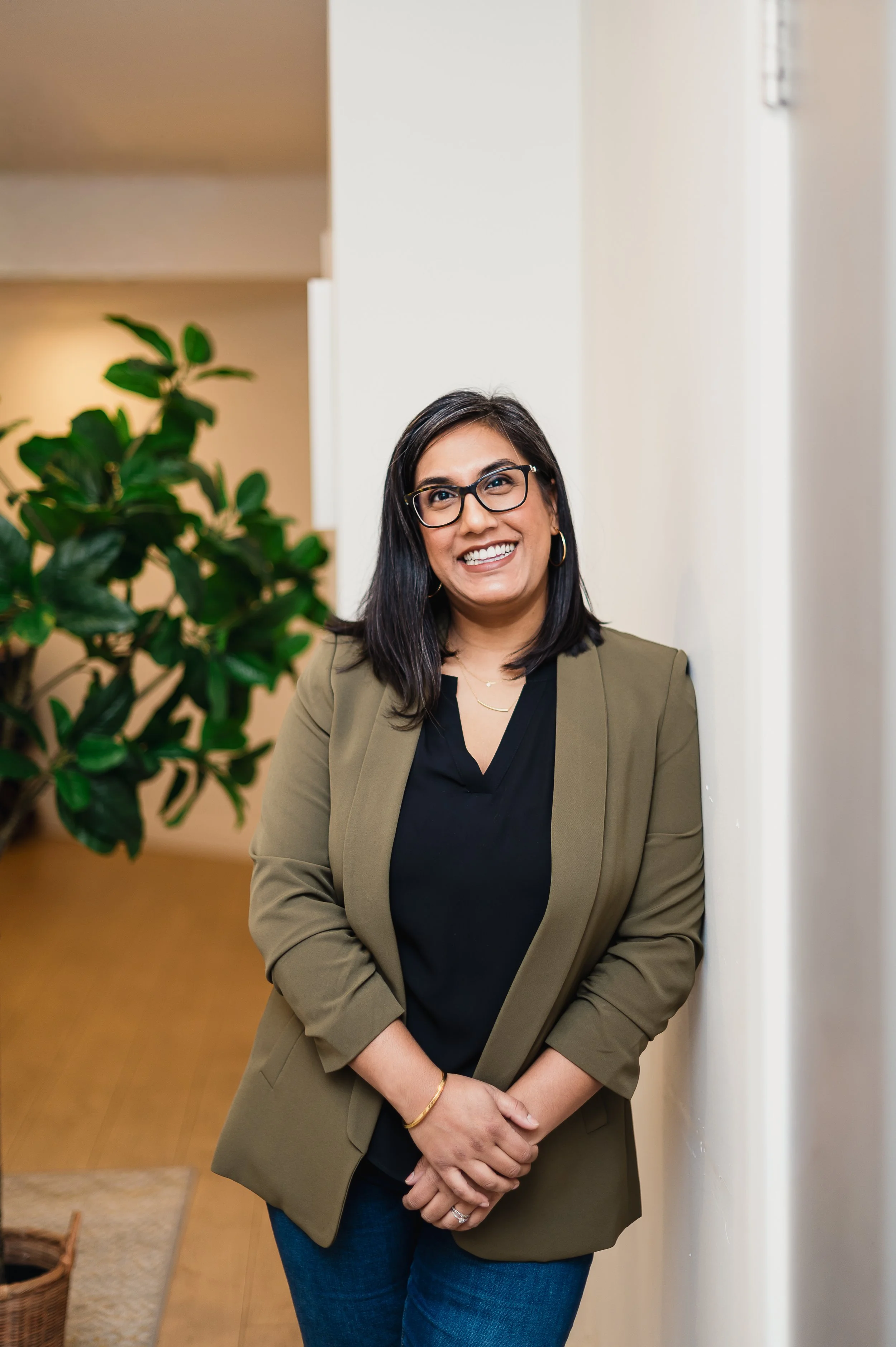 Professional therapist headshots at Clinic Altera in Montréal offering psychotherapy, trauma therapy, couples counselling, EMDR, Brainspotting, ADHD coaching, family therapy, and virtual therapy across Québec and Ontario.