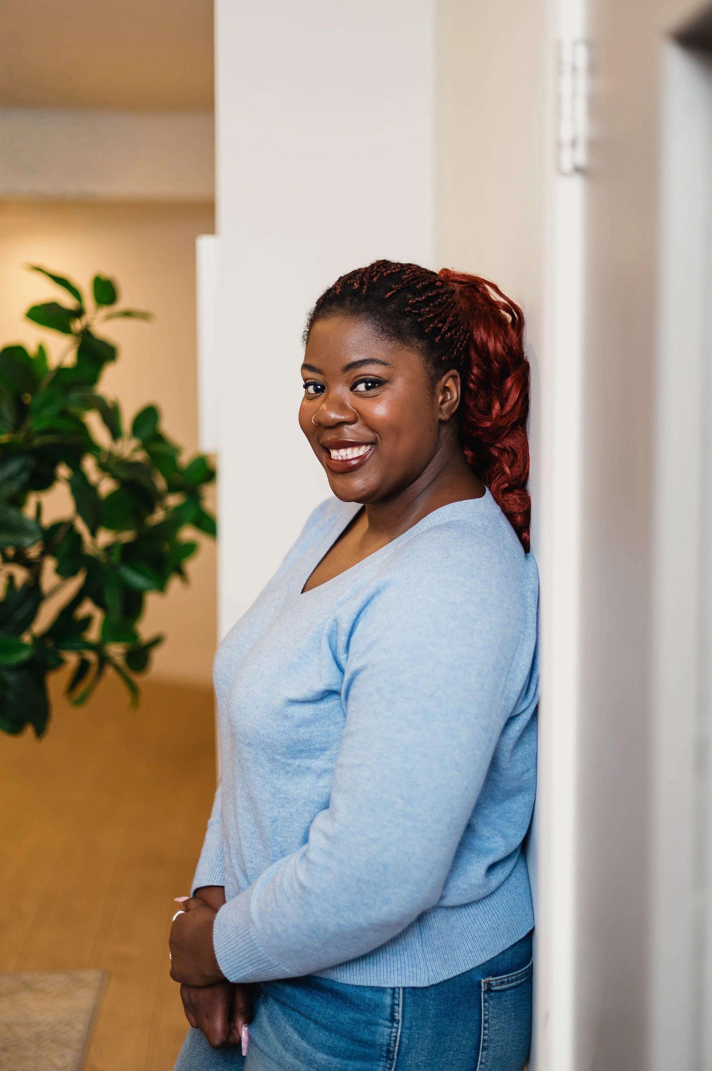 Warm modern psychotherapy clinic waiting room in Montreal with calming green walls, wood accents, and seating at Clinic Altera.