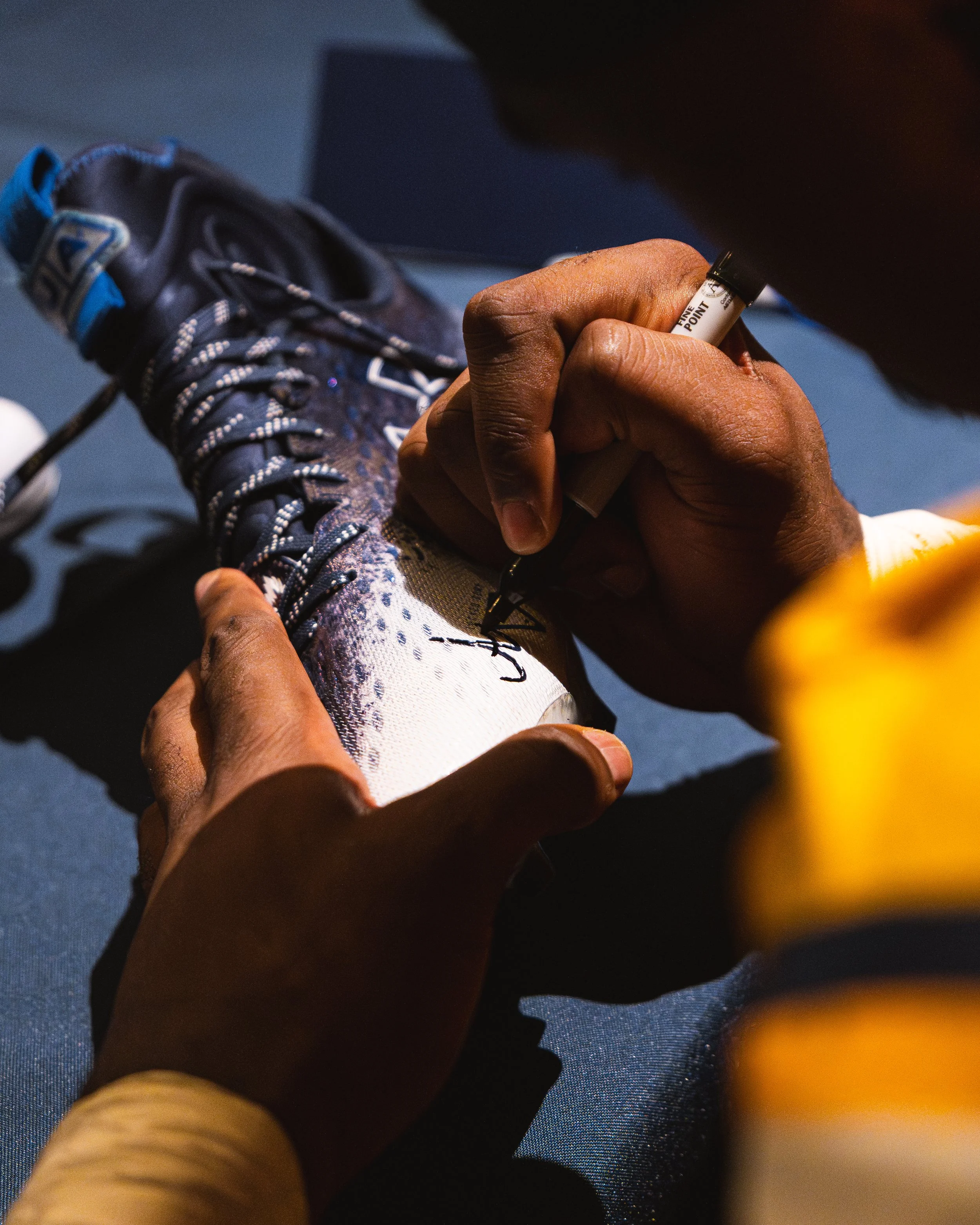 4-18springgameautographs-5.jpg