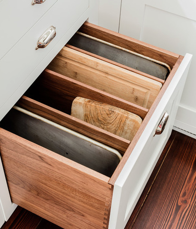 How nice would a drawer like this be?! &nbsp;No more loud noises and fighting cookie sheets--it's just all separate and organized and tucked away neatly!