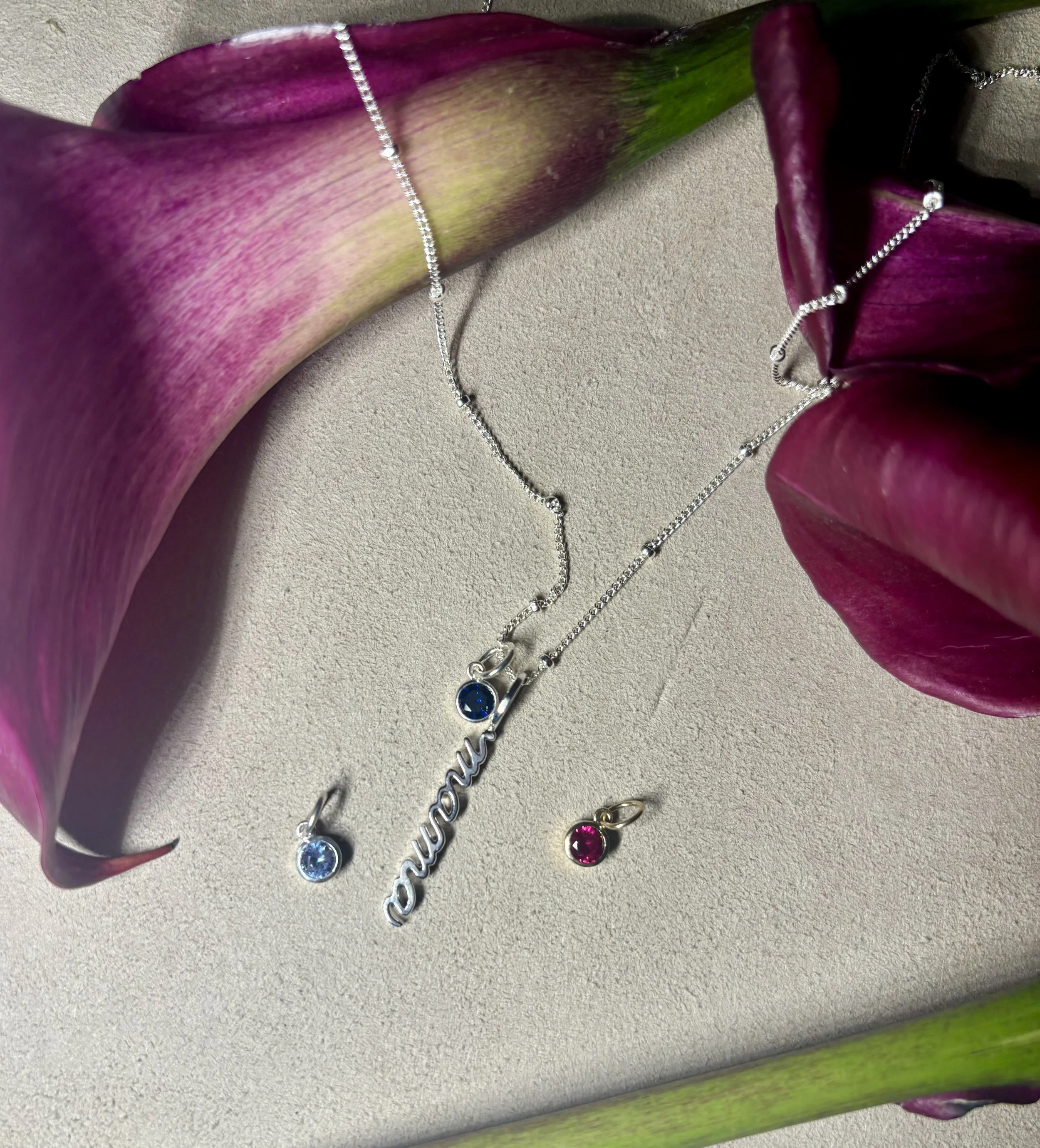 Mama pendant