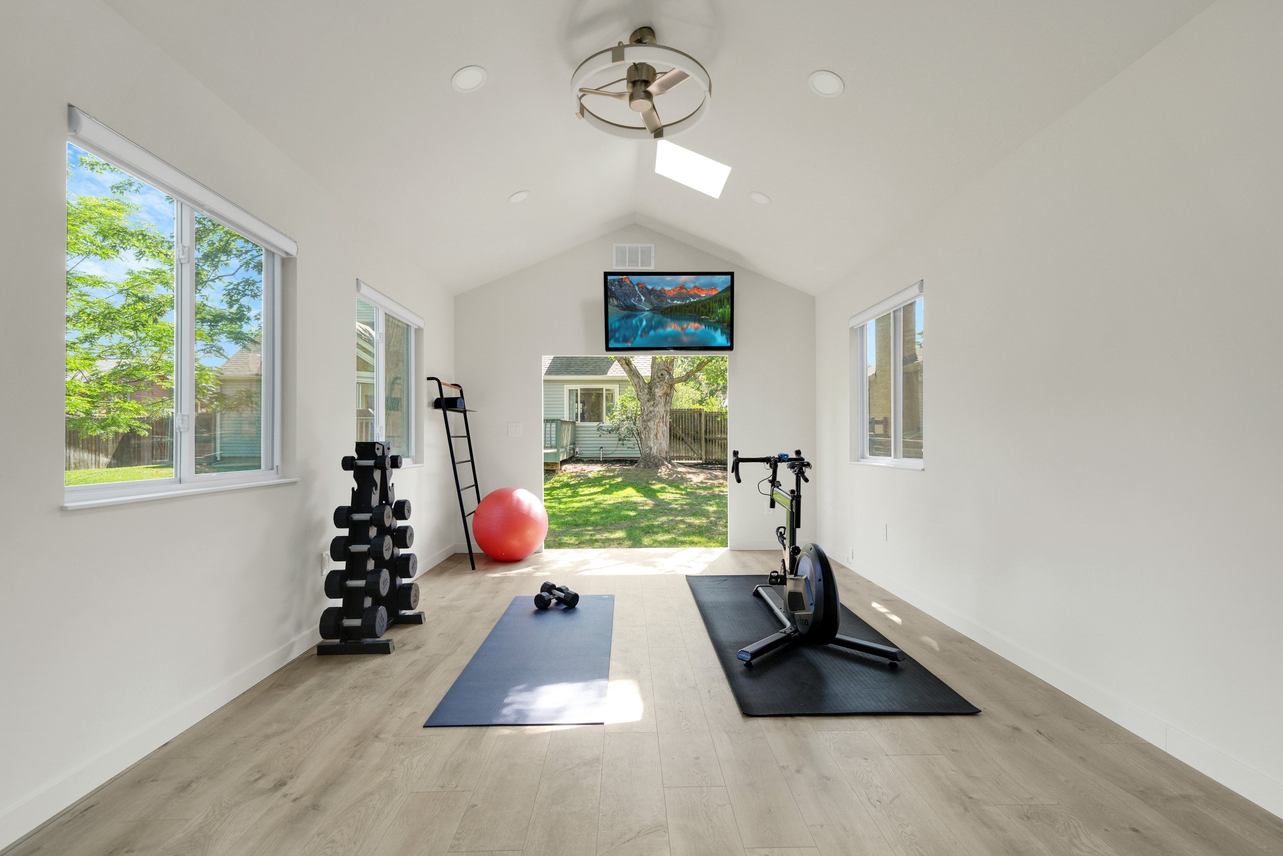 3555 Estes St(MLS)-12.jpg