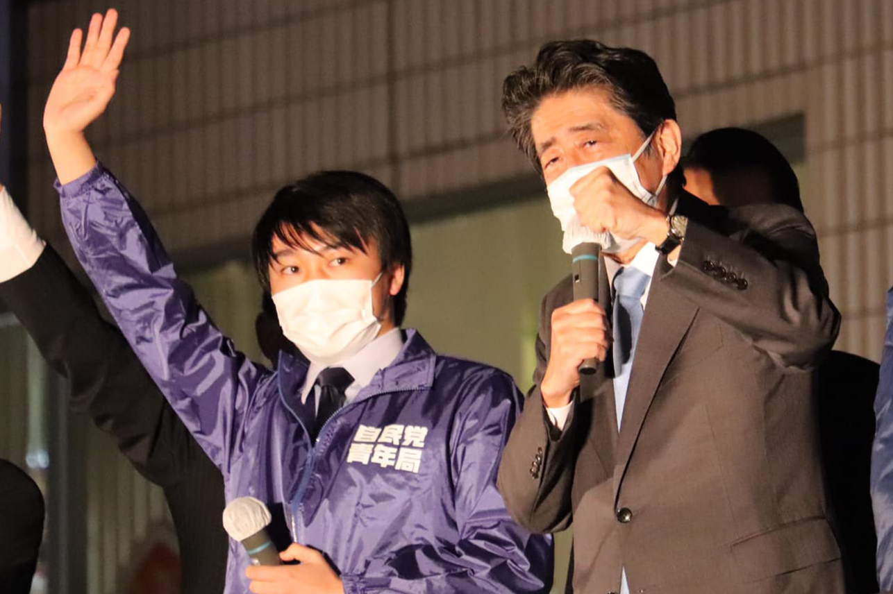 学生部長として安倍元総理と街頭演説

（2021年10月・福島市）