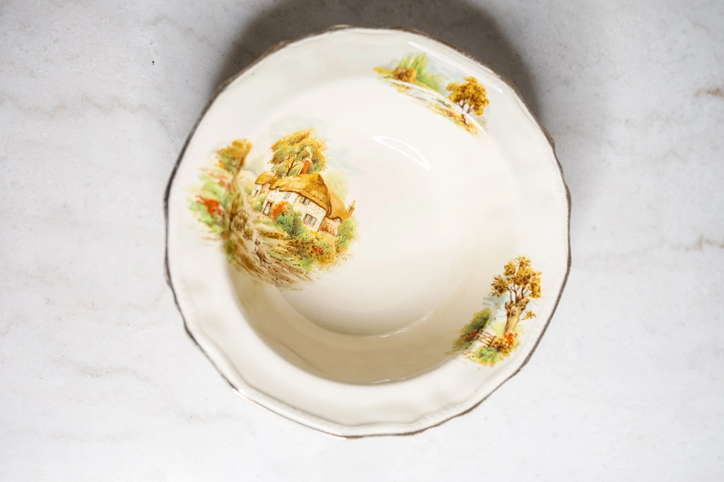 Vintage Alfred Meakin England Gold Scalloped Rimmed Serving Bowl