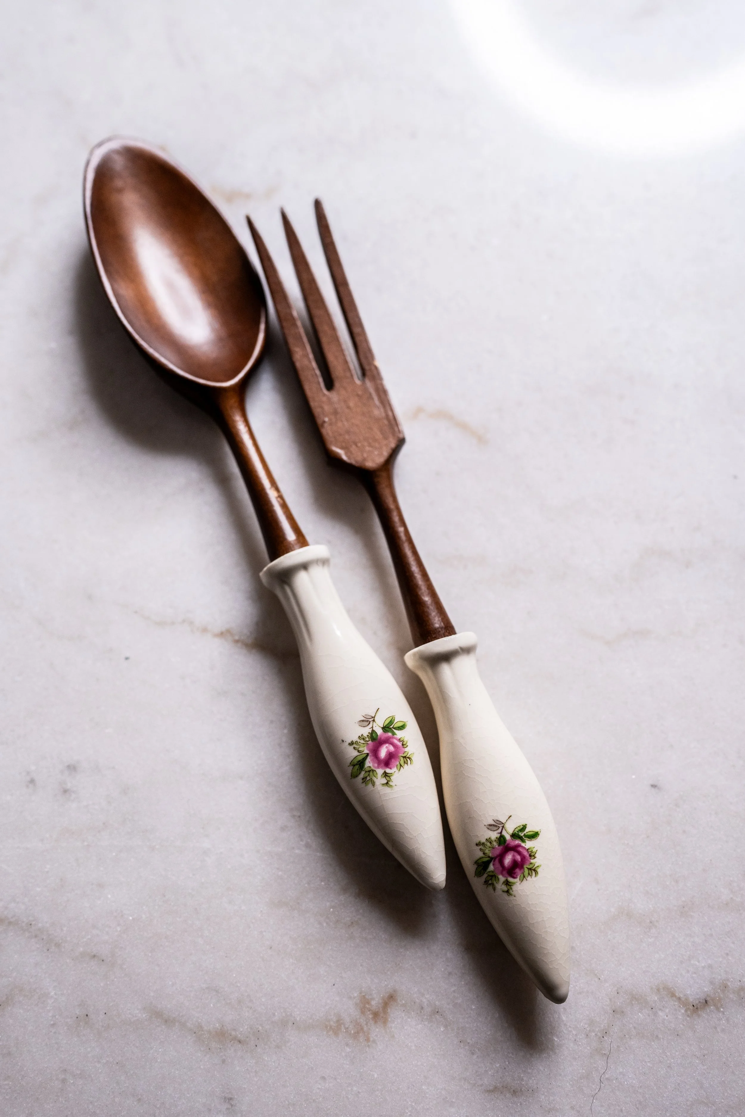 Vintage Wood & Ceramic Salad Servers Set – Retro Floral Porcelain Handle Spoon and Fork