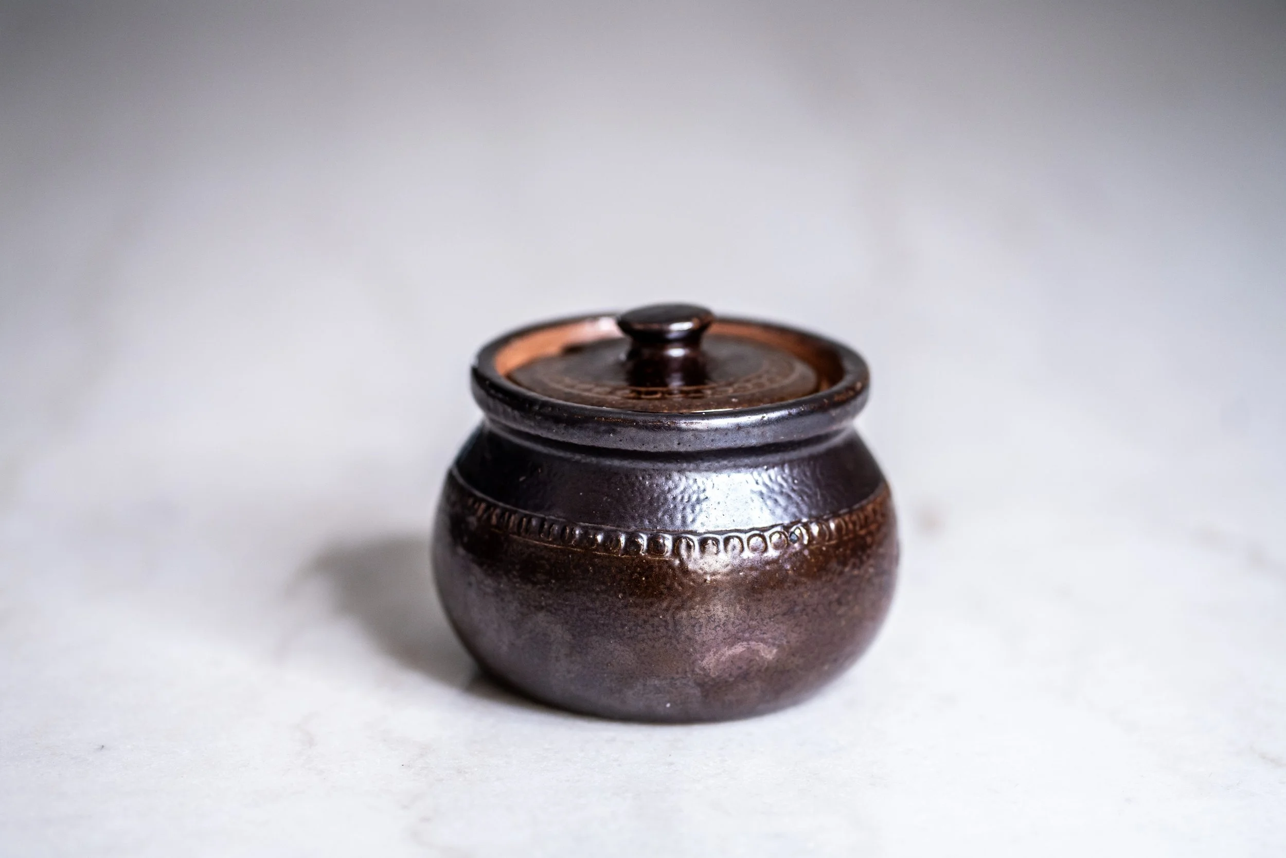 Bendigo Pottery Epsom Ware lidded sugar bowl