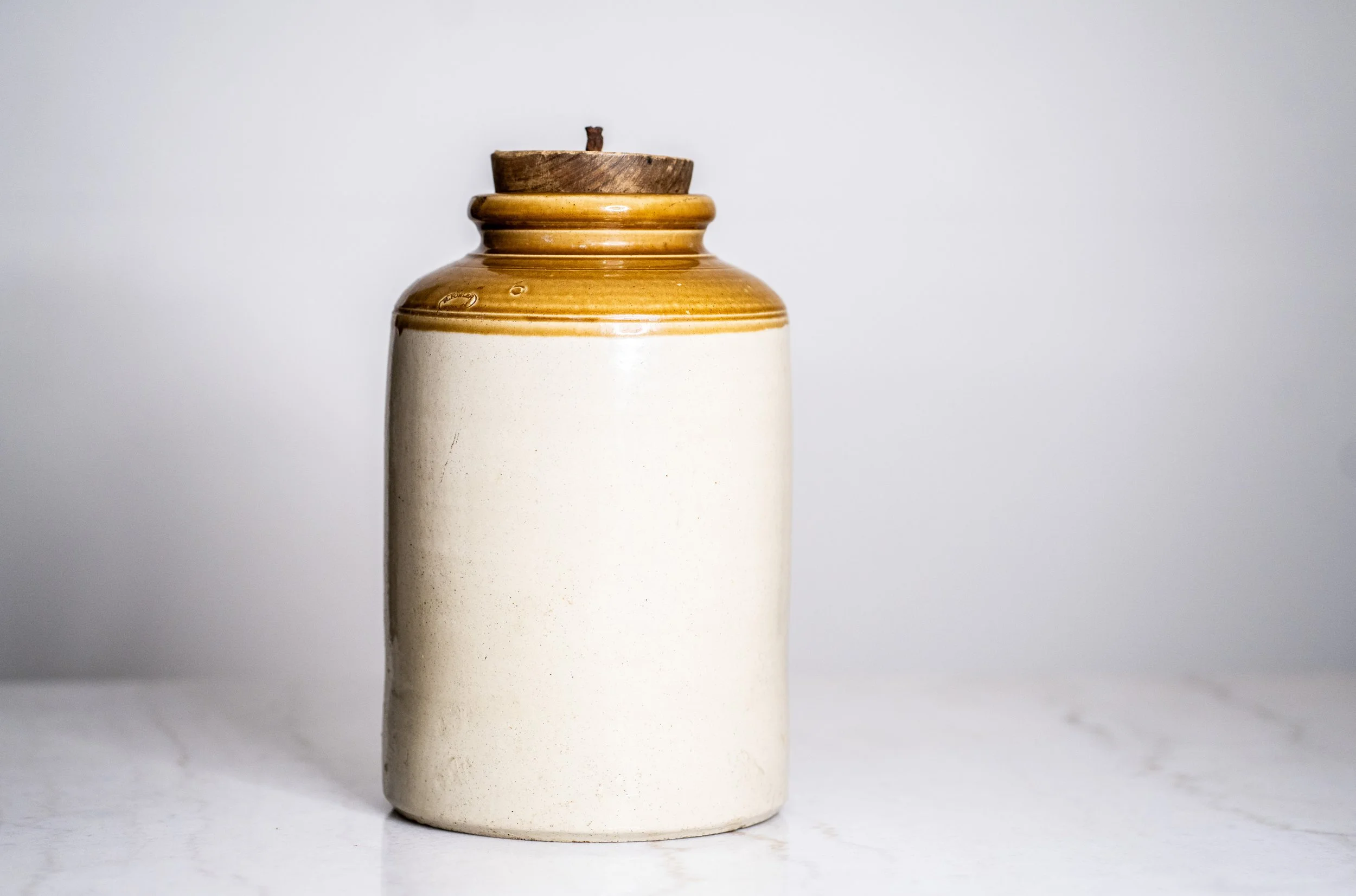 Antique R. Fowler Sydney Two-Tone Size 6 Stoneware Crock Jar (c. 1920s)