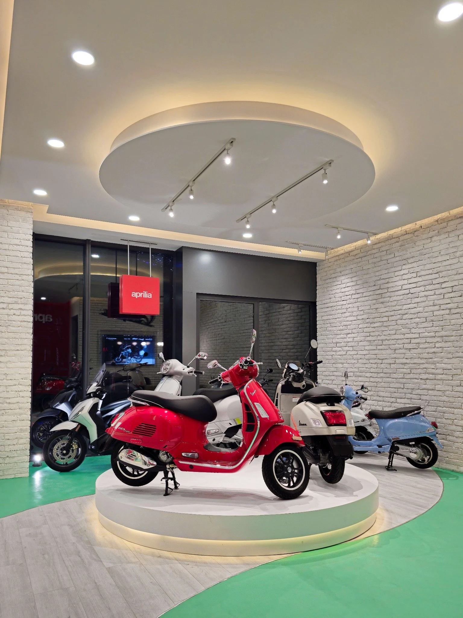 Vespa Store 4.jpg