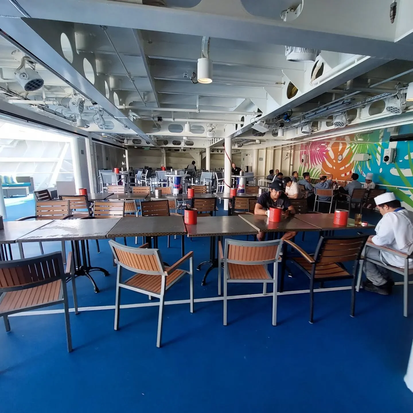 Crewmembers areas just to chill out.
Take it easy, take a break.
#musicosabordo #cruiseship #crewmembers