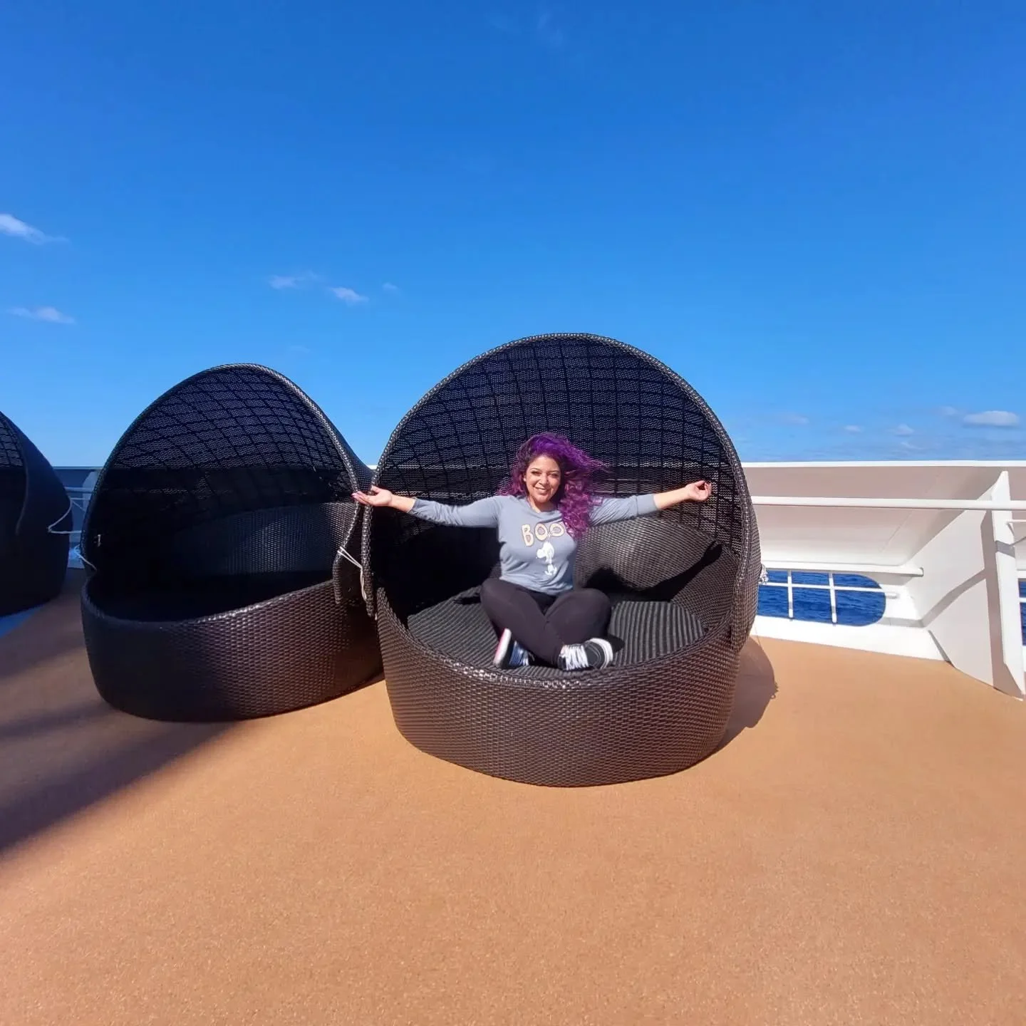 Los d&iacute;as soleados en altamar se disfrutan en cubierta! Sunny days for crewmembers!
#workingonboard